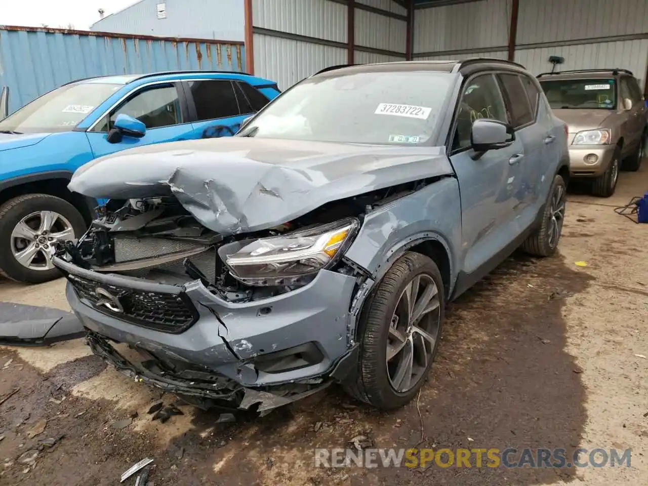 2 Photograph of a damaged car YV4162UM1L2268895 VOLVO XC40 2020