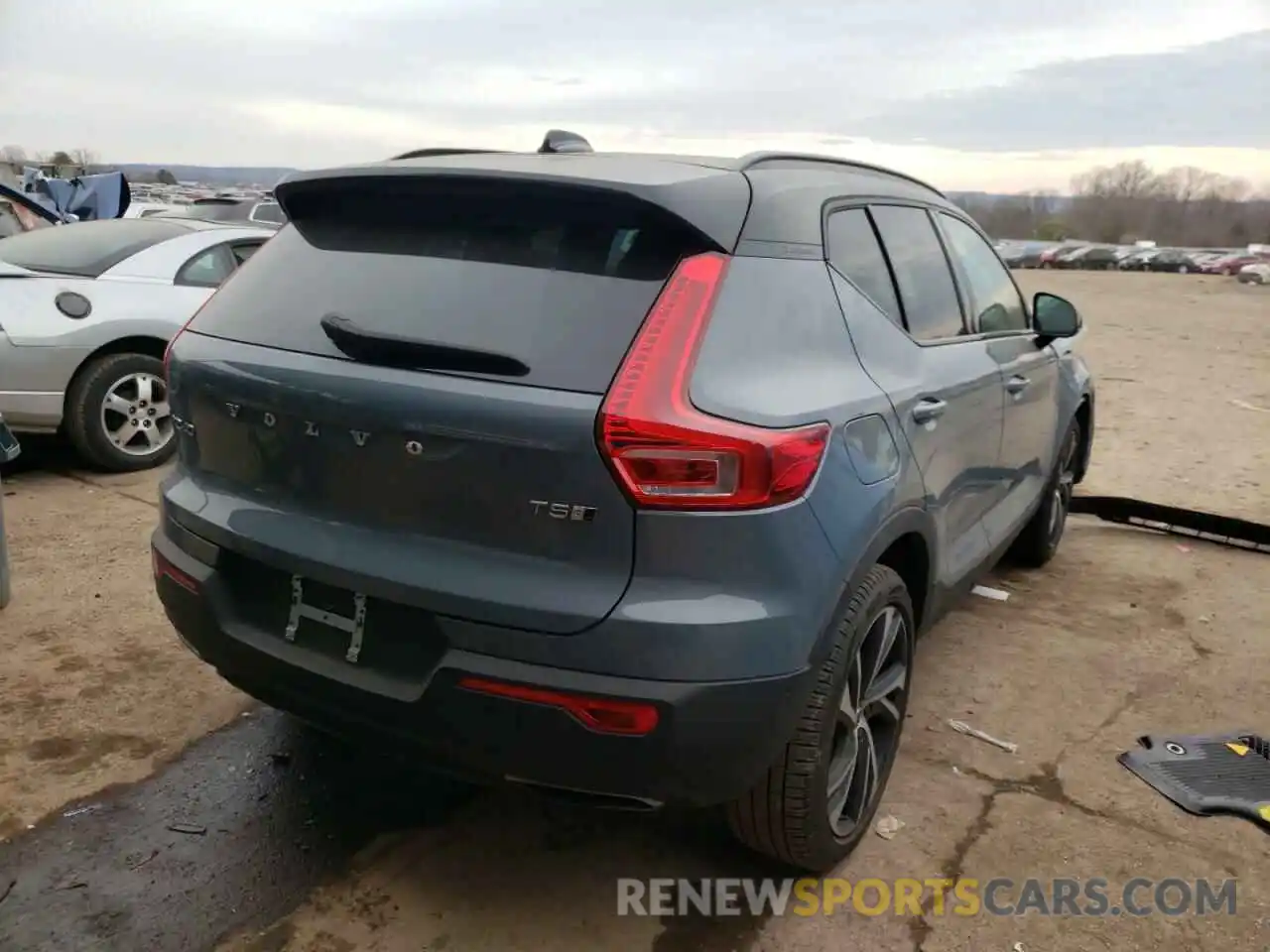 4 Photograph of a damaged car YV4162UM1L2268895 VOLVO XC40 2020