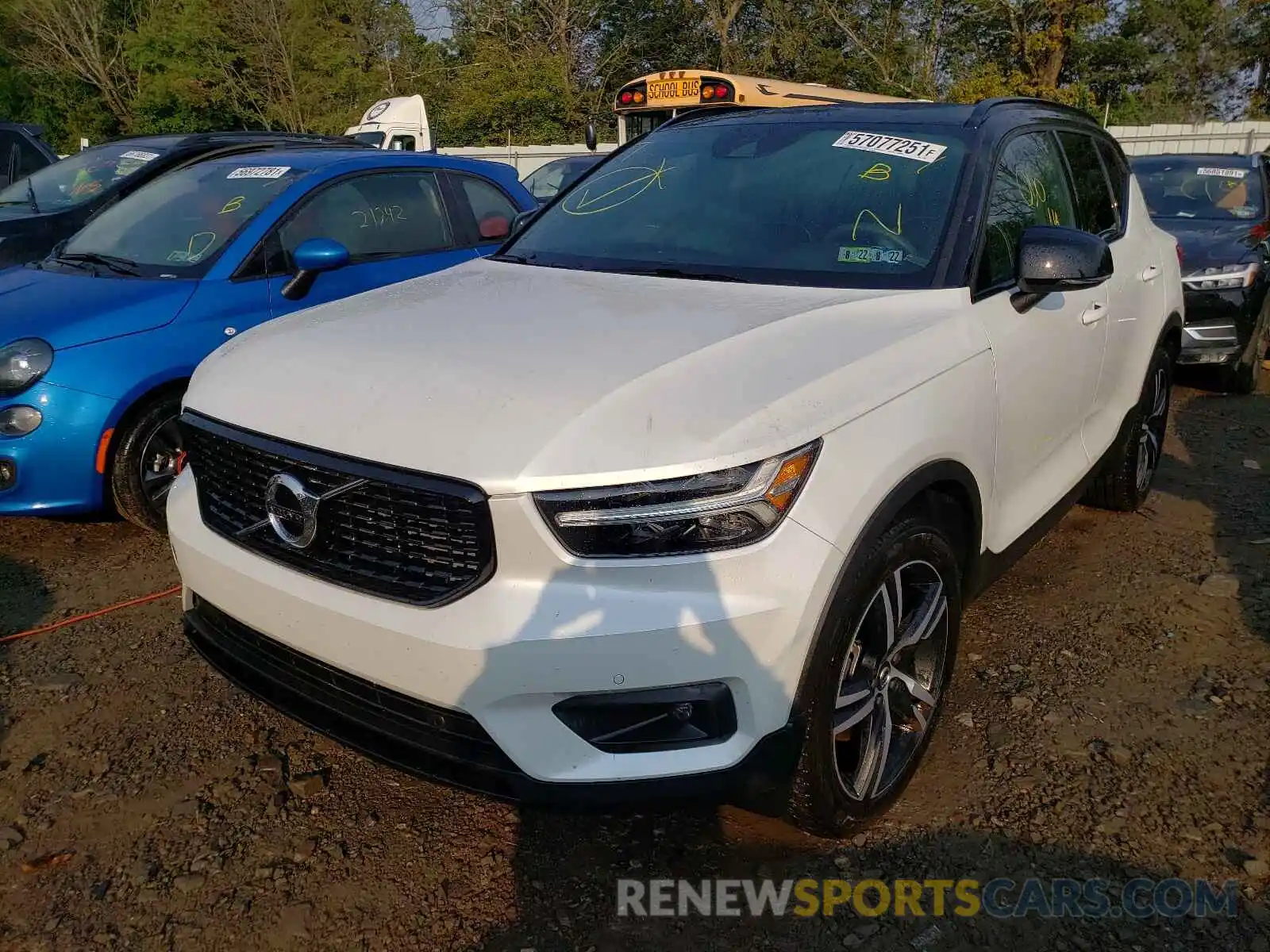 2 Photograph of a damaged car YV4162UM2L2193320 VOLVO XC40 2020