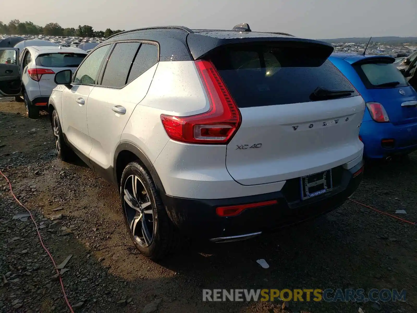 3 Photograph of a damaged car YV4162UM2L2193320 VOLVO XC40 2020