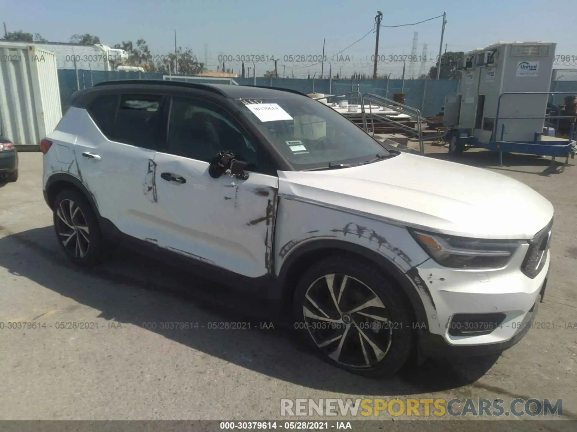 1 Photograph of a damaged car YV4162UM2L2211220 VOLVO XC40 2020