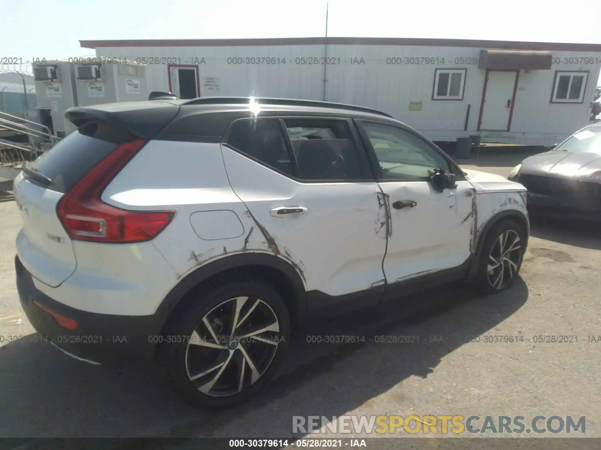 4 Photograph of a damaged car YV4162UM2L2211220 VOLVO XC40 2020