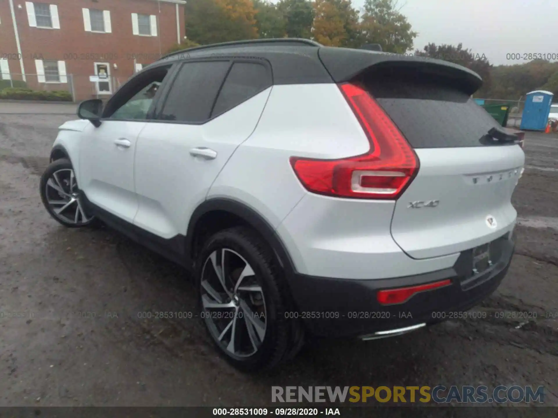 3 Photograph of a damaged car YV4162UM2L2253094 VOLVO XC40 2020