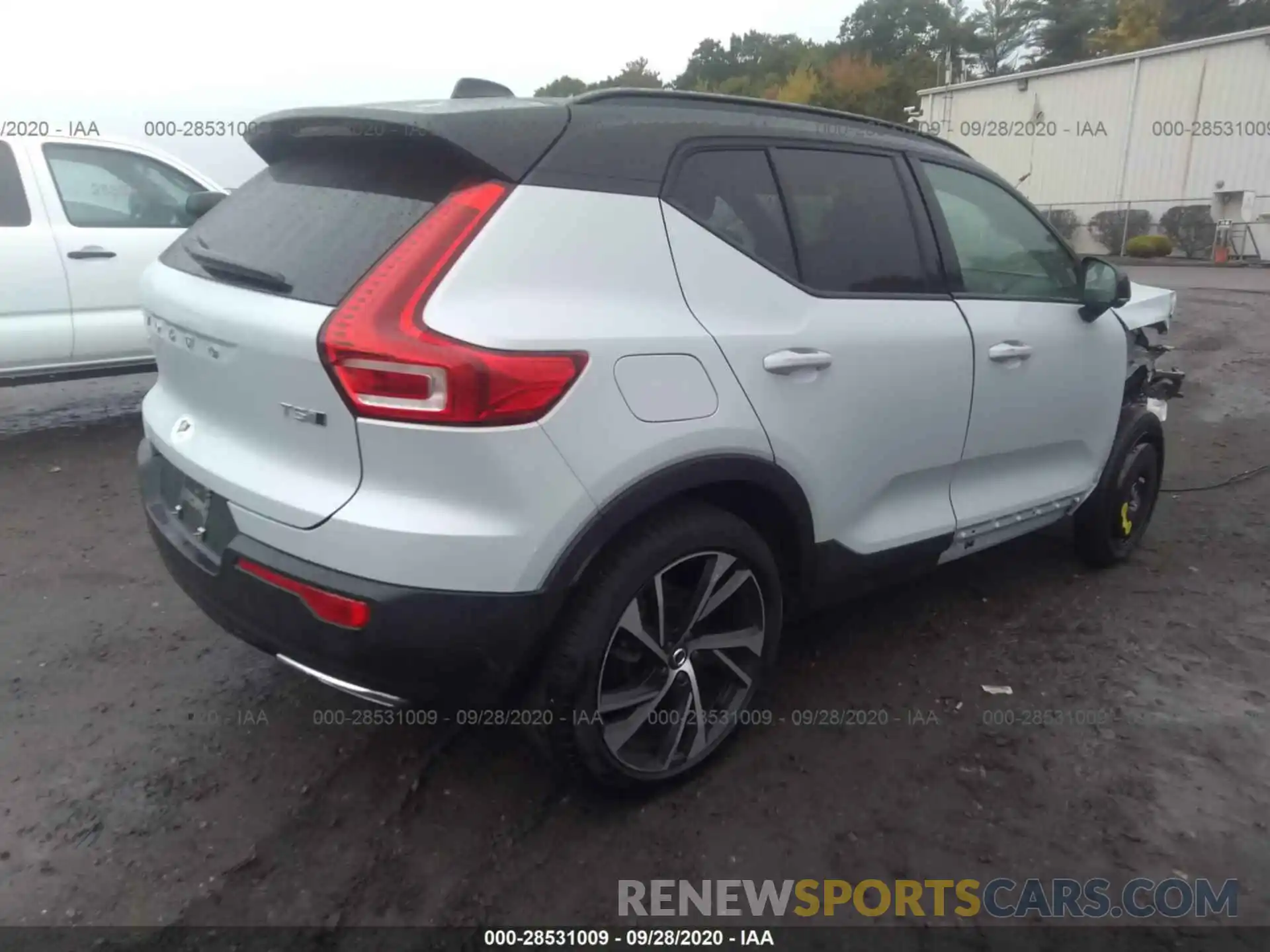 4 Photograph of a damaged car YV4162UM2L2253094 VOLVO XC40 2020