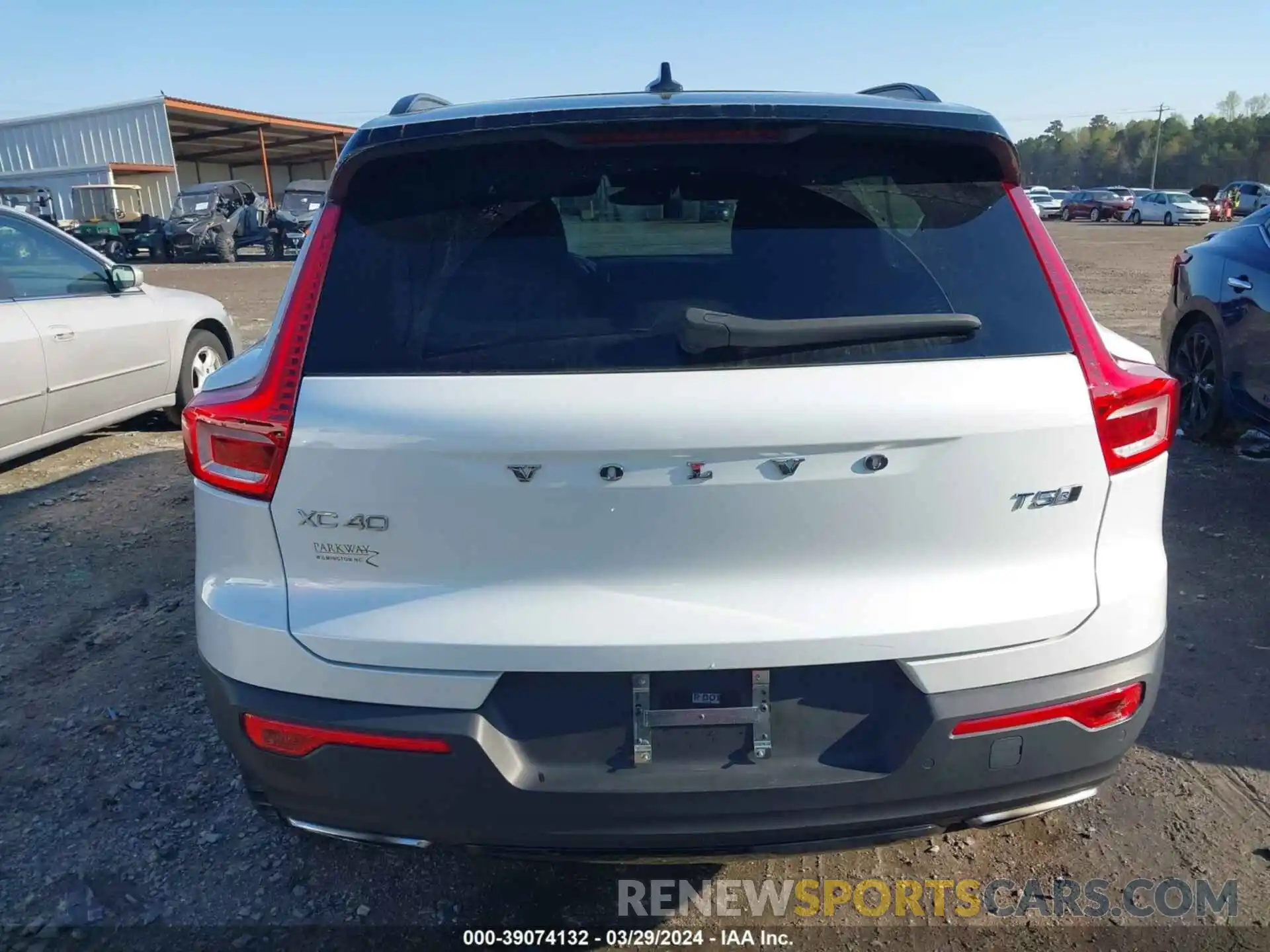 16 Photograph of a damaged car YV4162UM2L2262491 VOLVO XC40 2020