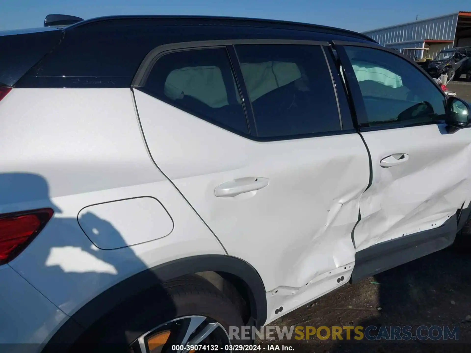 17 Photograph of a damaged car YV4162UM2L2262491 VOLVO XC40 2020