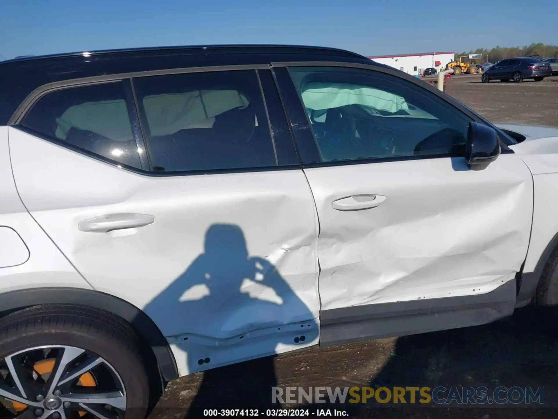 6 Photograph of a damaged car YV4162UM2L2262491 VOLVO XC40 2020