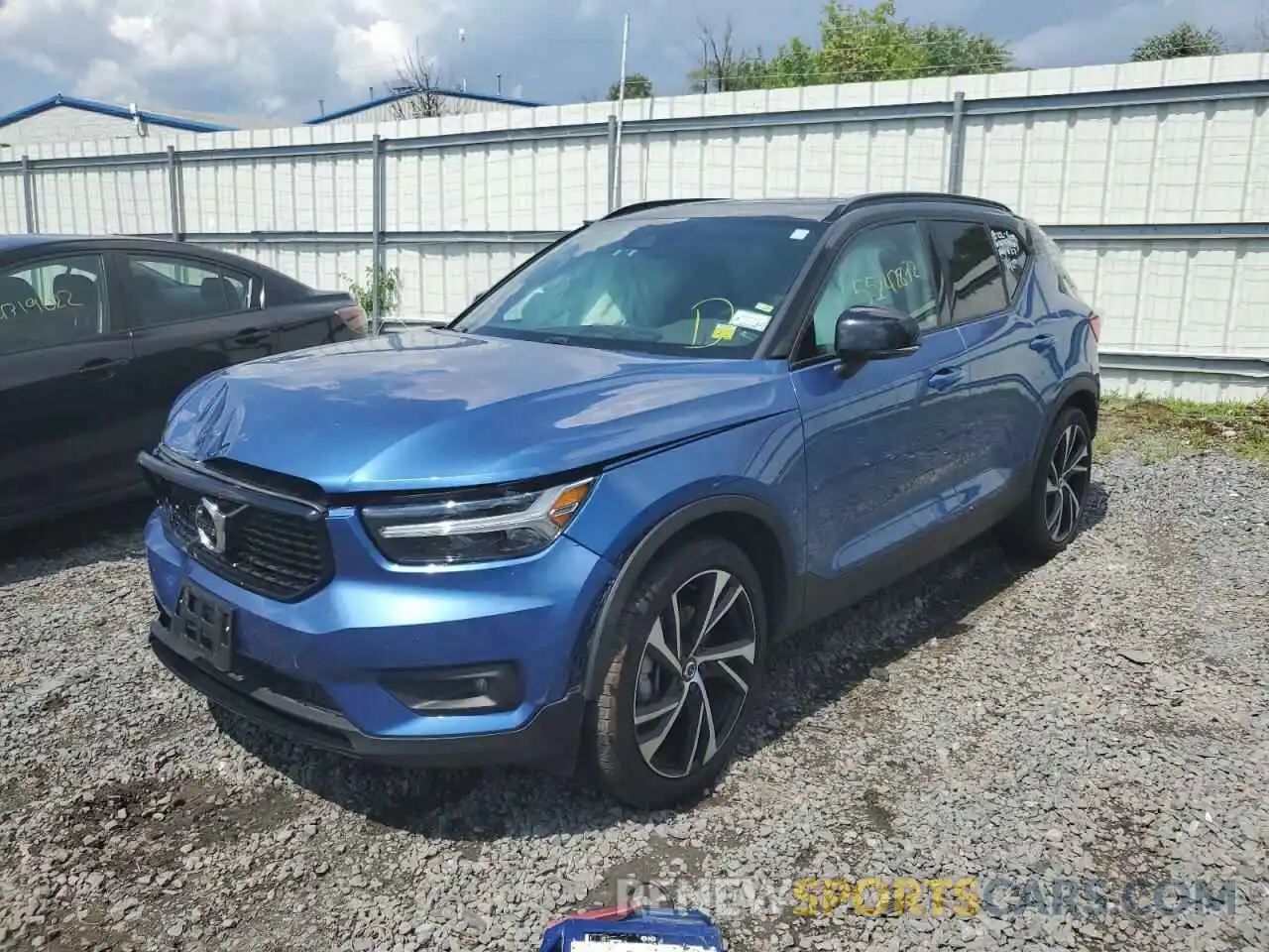 2 Photograph of a damaged car YV4162UM2L2289352 VOLVO XC40 2020