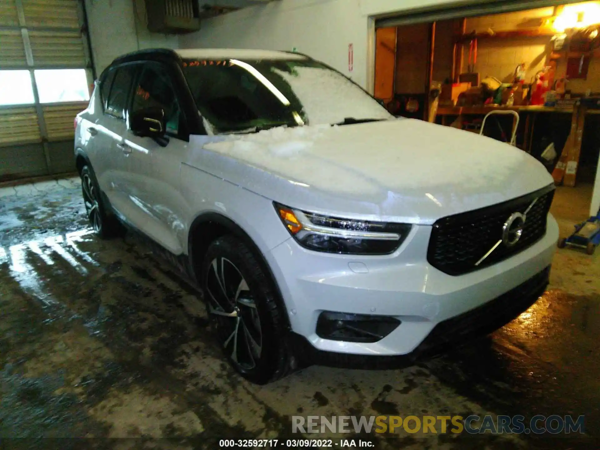 1 Photograph of a damaged car YV4162UM2L2316341 VOLVO XC40 2020