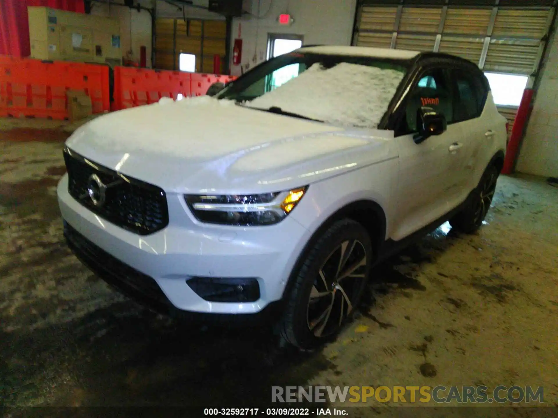 2 Photograph of a damaged car YV4162UM2L2316341 VOLVO XC40 2020