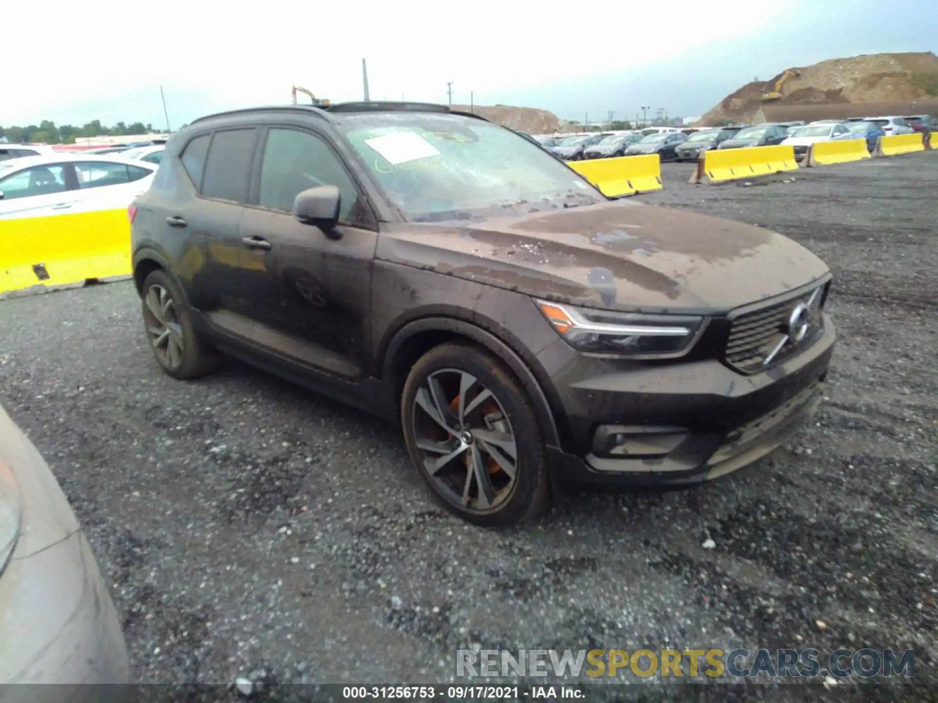 1 Photograph of a damaged car YV4162UM2L2328330 VOLVO XC40 2020