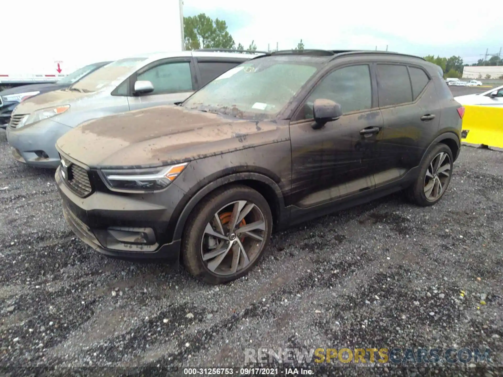 2 Photograph of a damaged car YV4162UM2L2328330 VOLVO XC40 2020