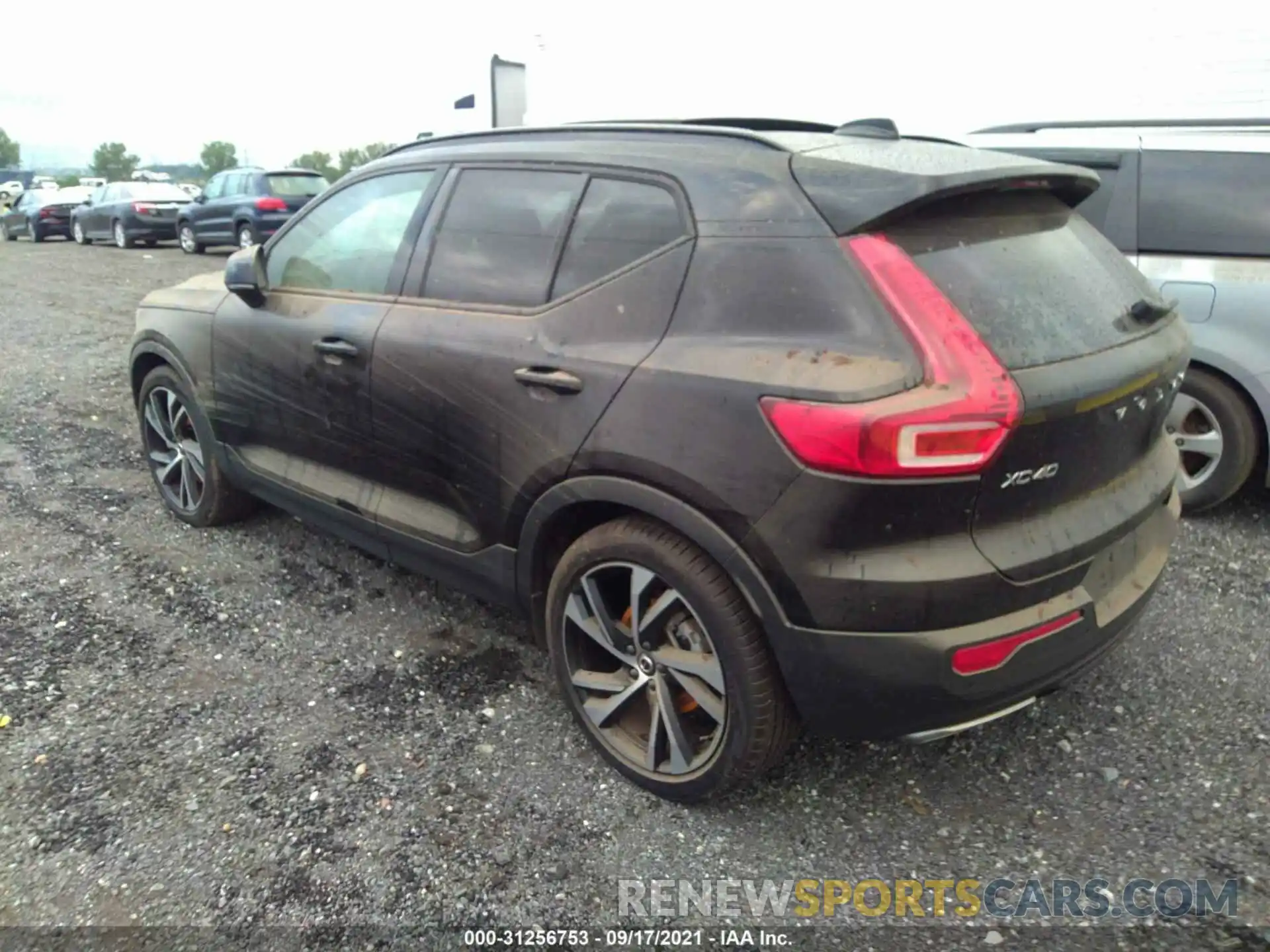 3 Photograph of a damaged car YV4162UM2L2328330 VOLVO XC40 2020