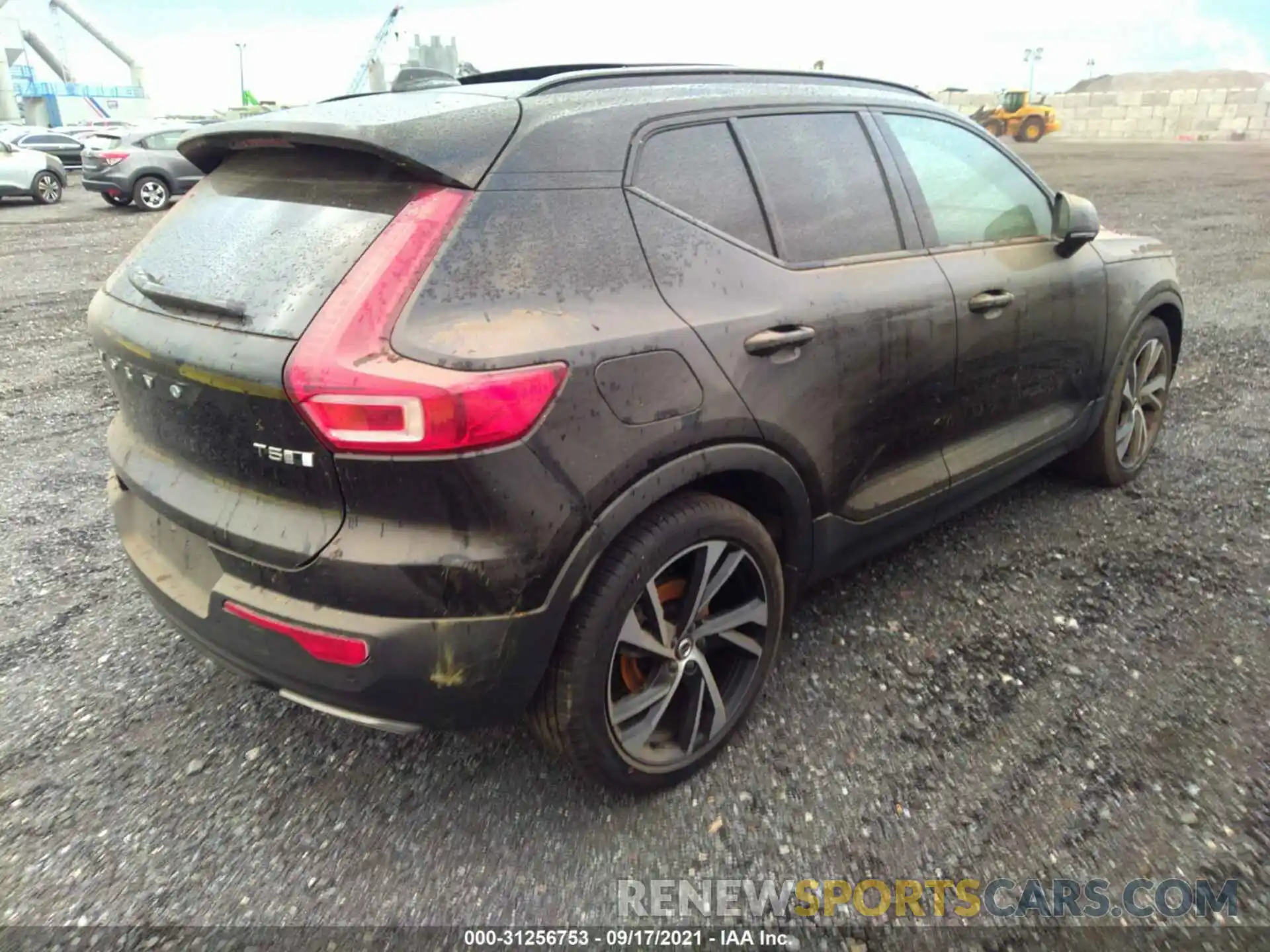 4 Photograph of a damaged car YV4162UM2L2328330 VOLVO XC40 2020