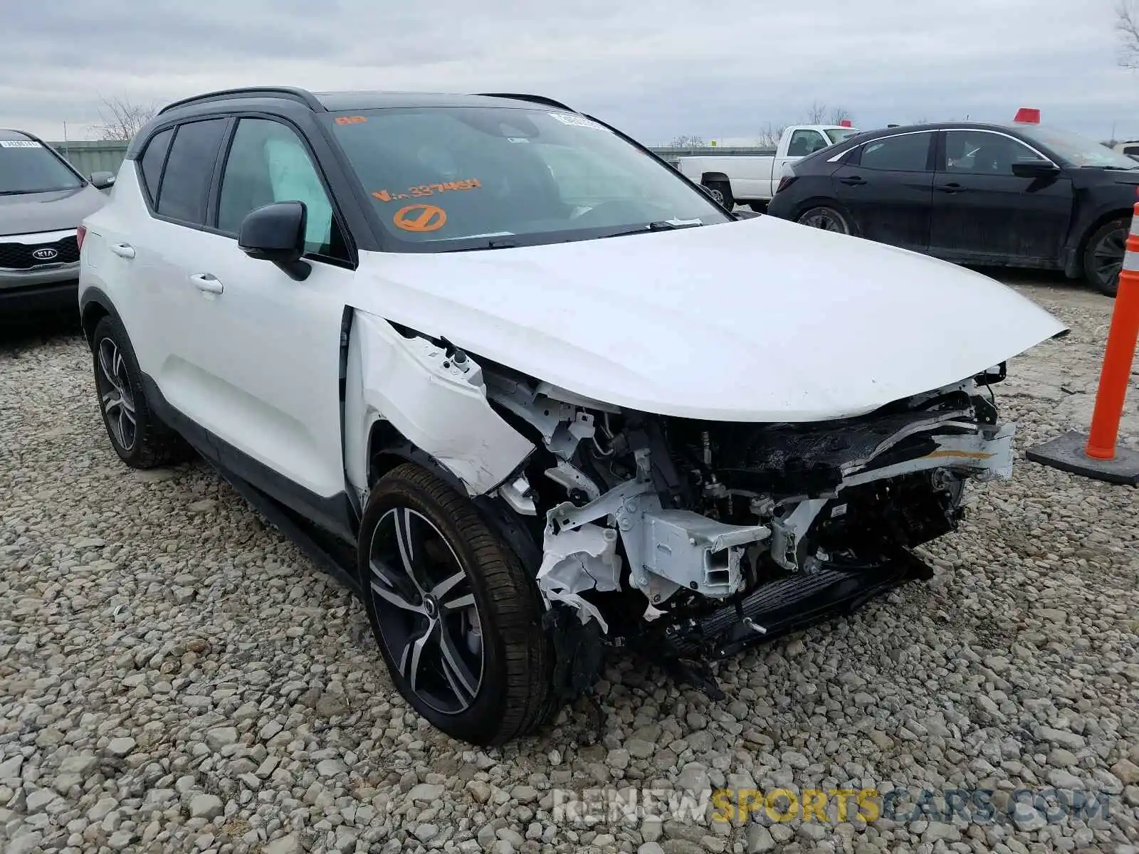 1 Photograph of a damaged car YV4162UM2L2337464 VOLVO XC40 2020