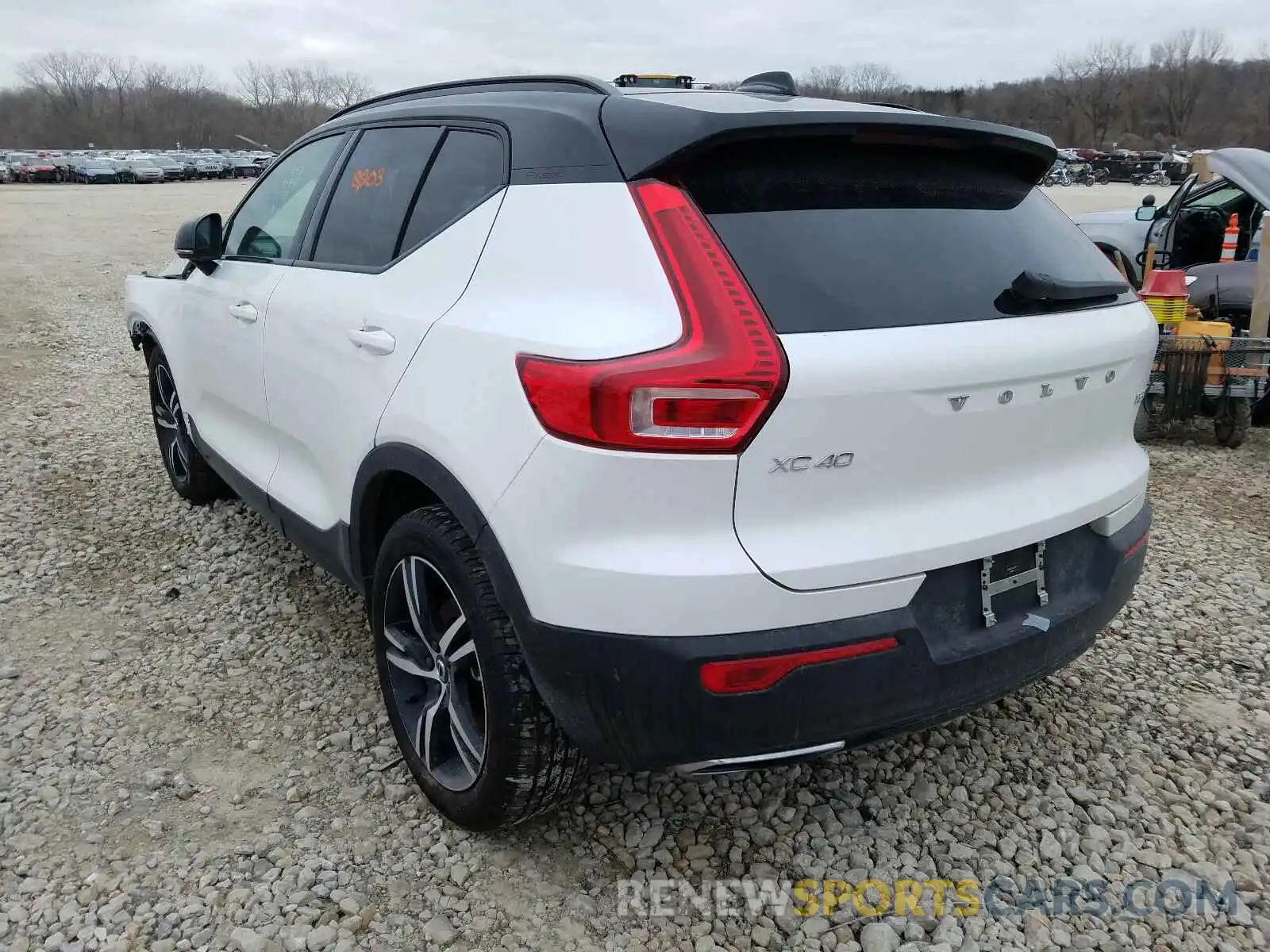 3 Photograph of a damaged car YV4162UM2L2337464 VOLVO XC40 2020