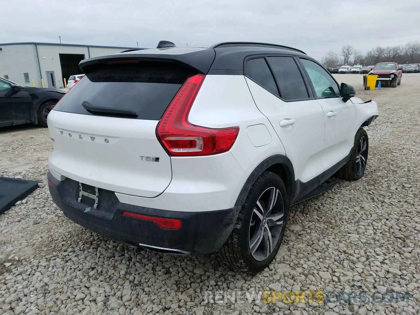 4 Photograph of a damaged car YV4162UM2L2337464 VOLVO XC40 2020