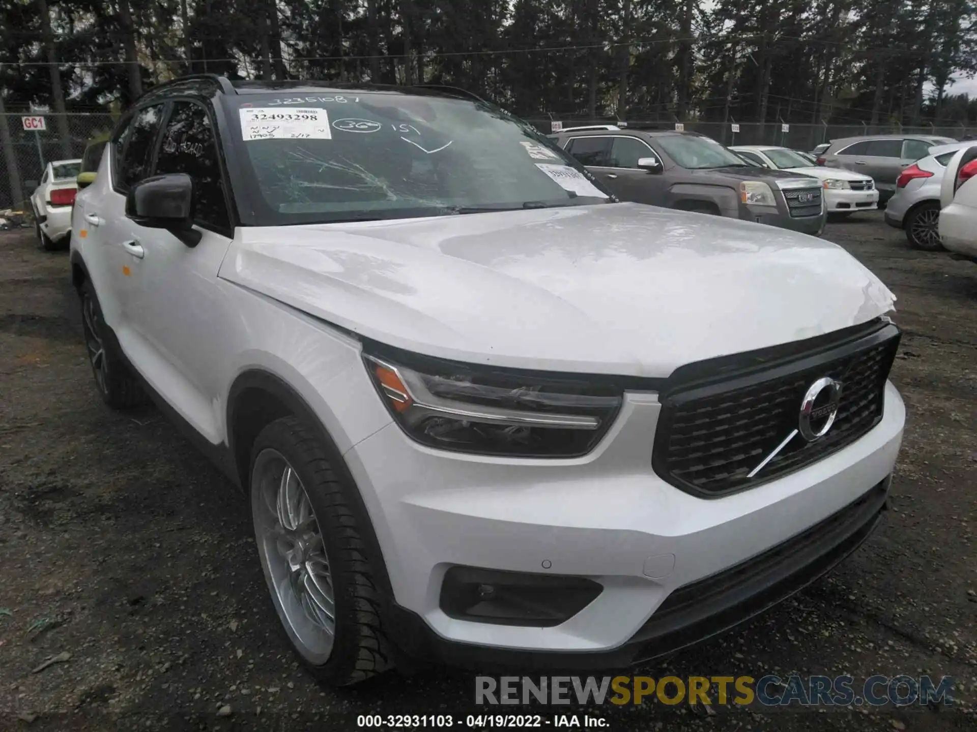 1 Photograph of a damaged car YV4162UM2L2348769 VOLVO XC40 2020