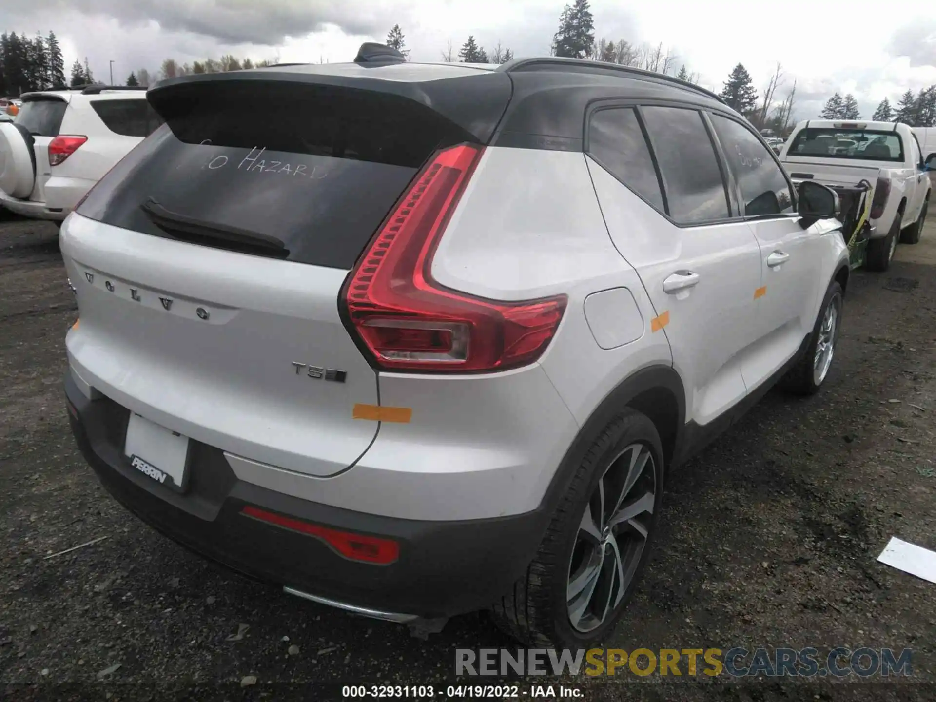 4 Photograph of a damaged car YV4162UM2L2348769 VOLVO XC40 2020