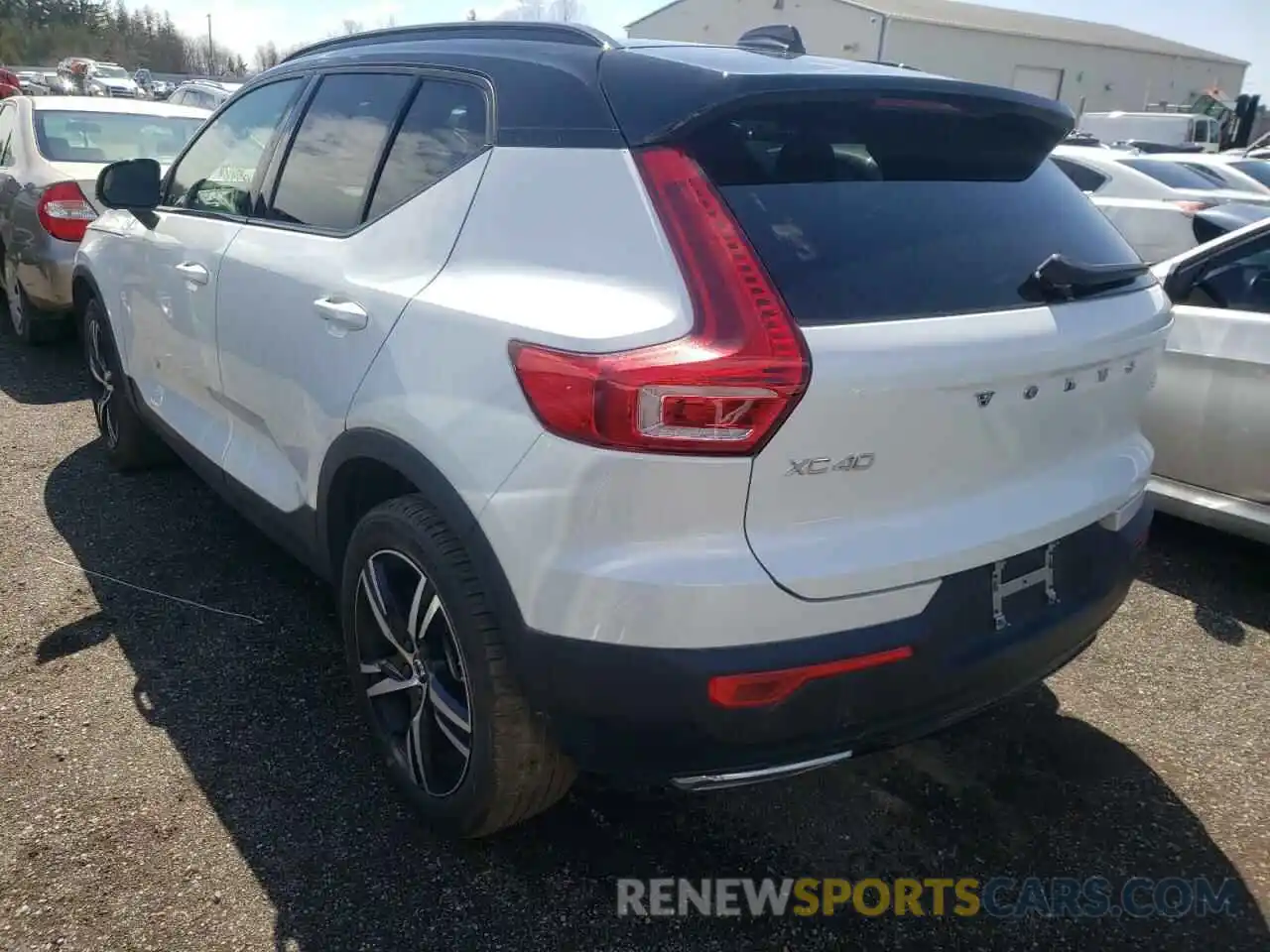 3 Photograph of a damaged car YV4162UM3L2207550 VOLVO XC40 2020