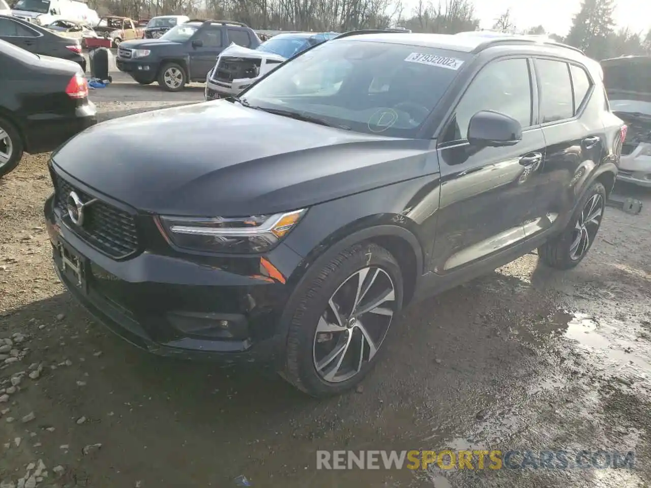 2 Photograph of a damaged car YV4162UM3L2250463 VOLVO XC40 2020