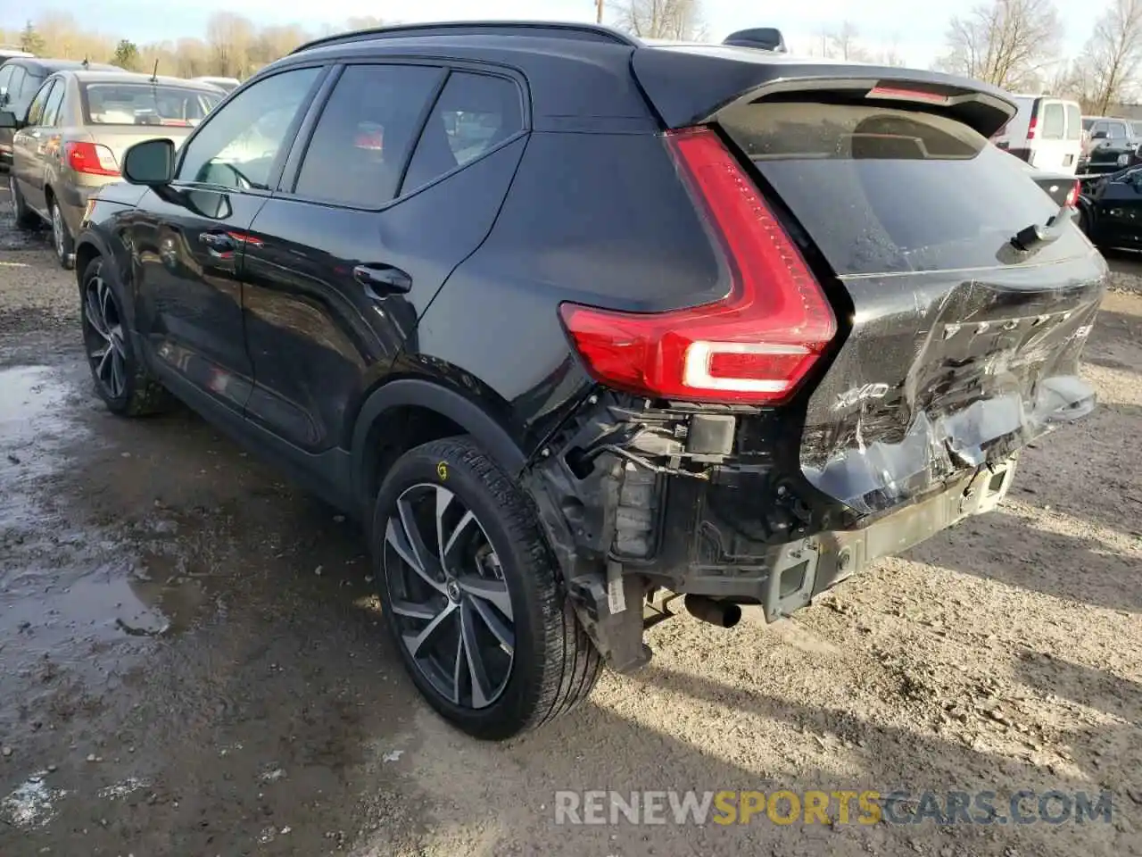 3 Photograph of a damaged car YV4162UM3L2250463 VOLVO XC40 2020