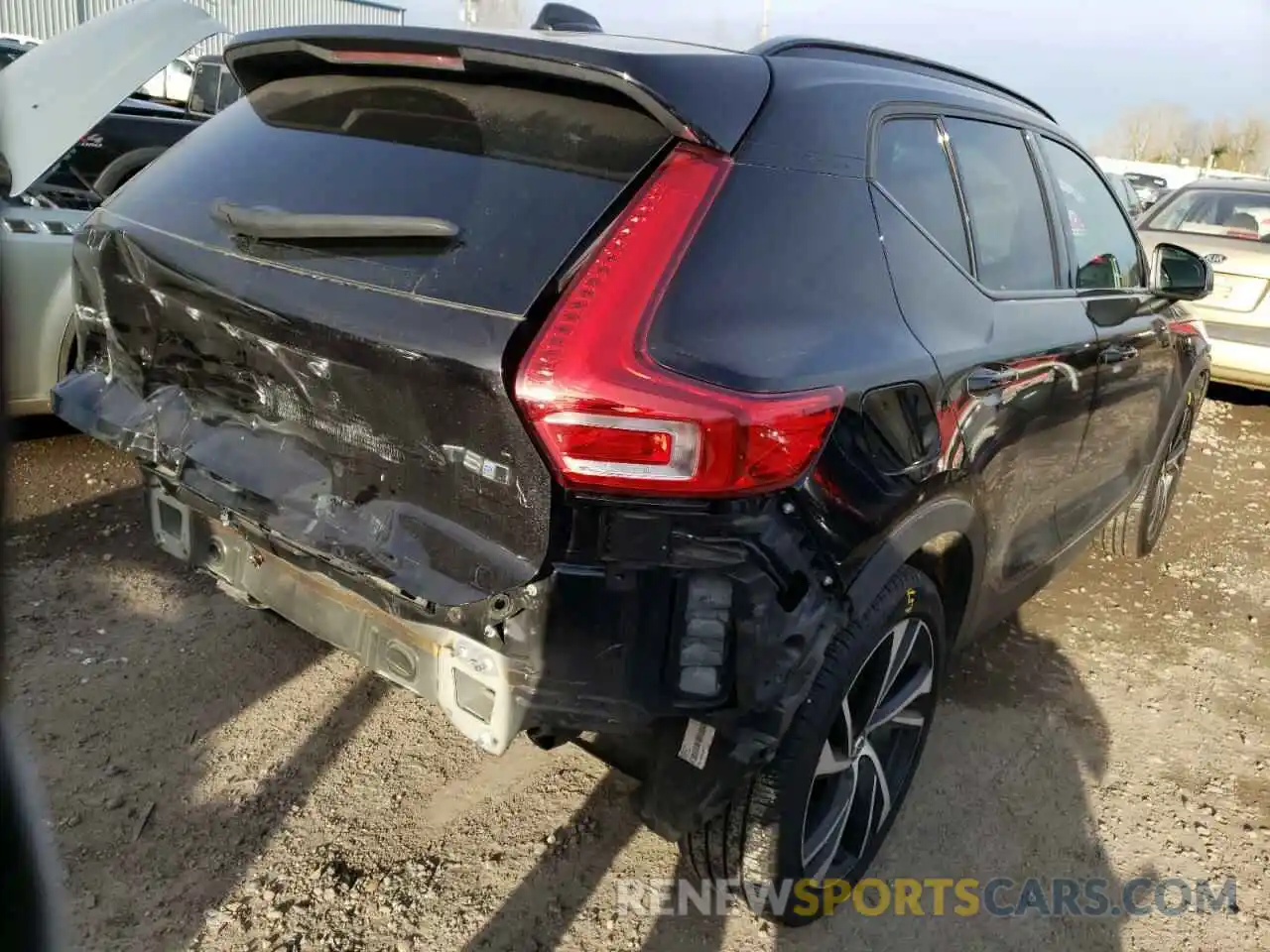 4 Photograph of a damaged car YV4162UM3L2250463 VOLVO XC40 2020