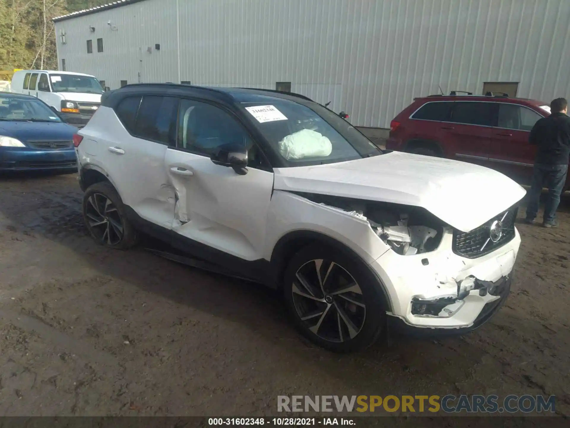 1 Photograph of a damaged car YV4162UM3L2280773 VOLVO XC40 2020