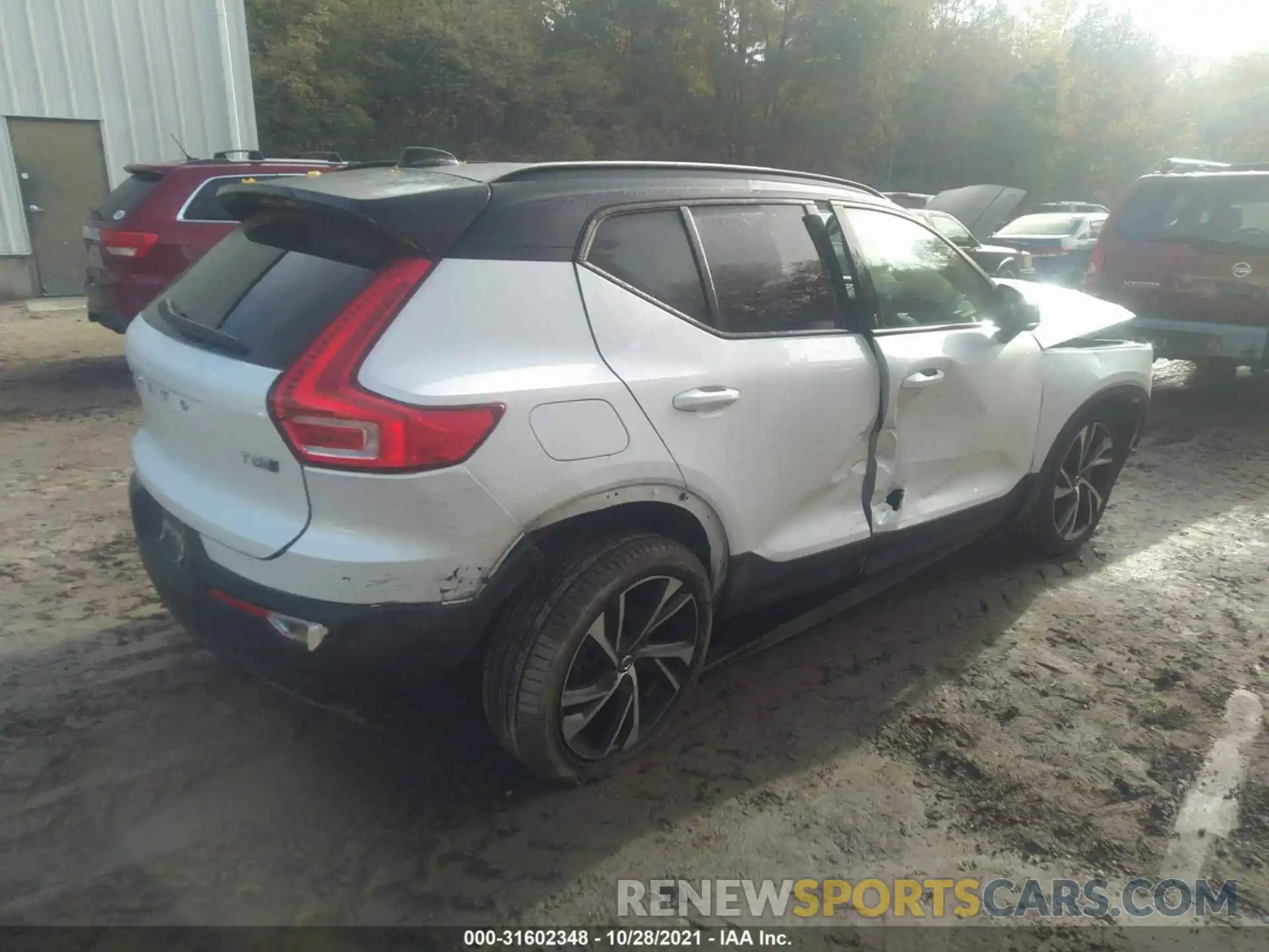 4 Photograph of a damaged car YV4162UM3L2280773 VOLVO XC40 2020