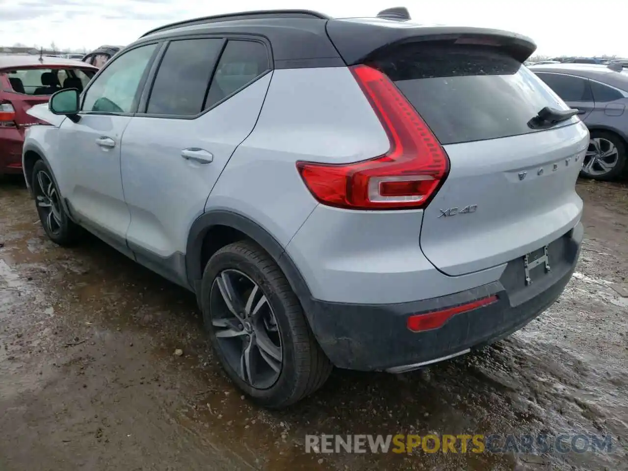 3 Photograph of a damaged car YV4162UM3L2304392 VOLVO XC40 2020