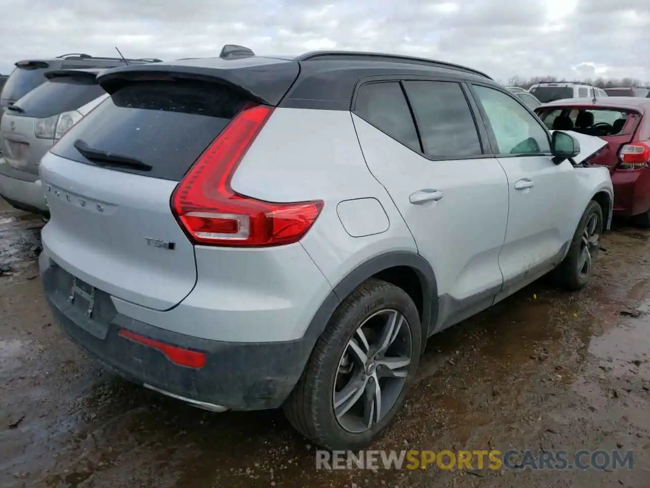 4 Photograph of a damaged car YV4162UM3L2304392 VOLVO XC40 2020