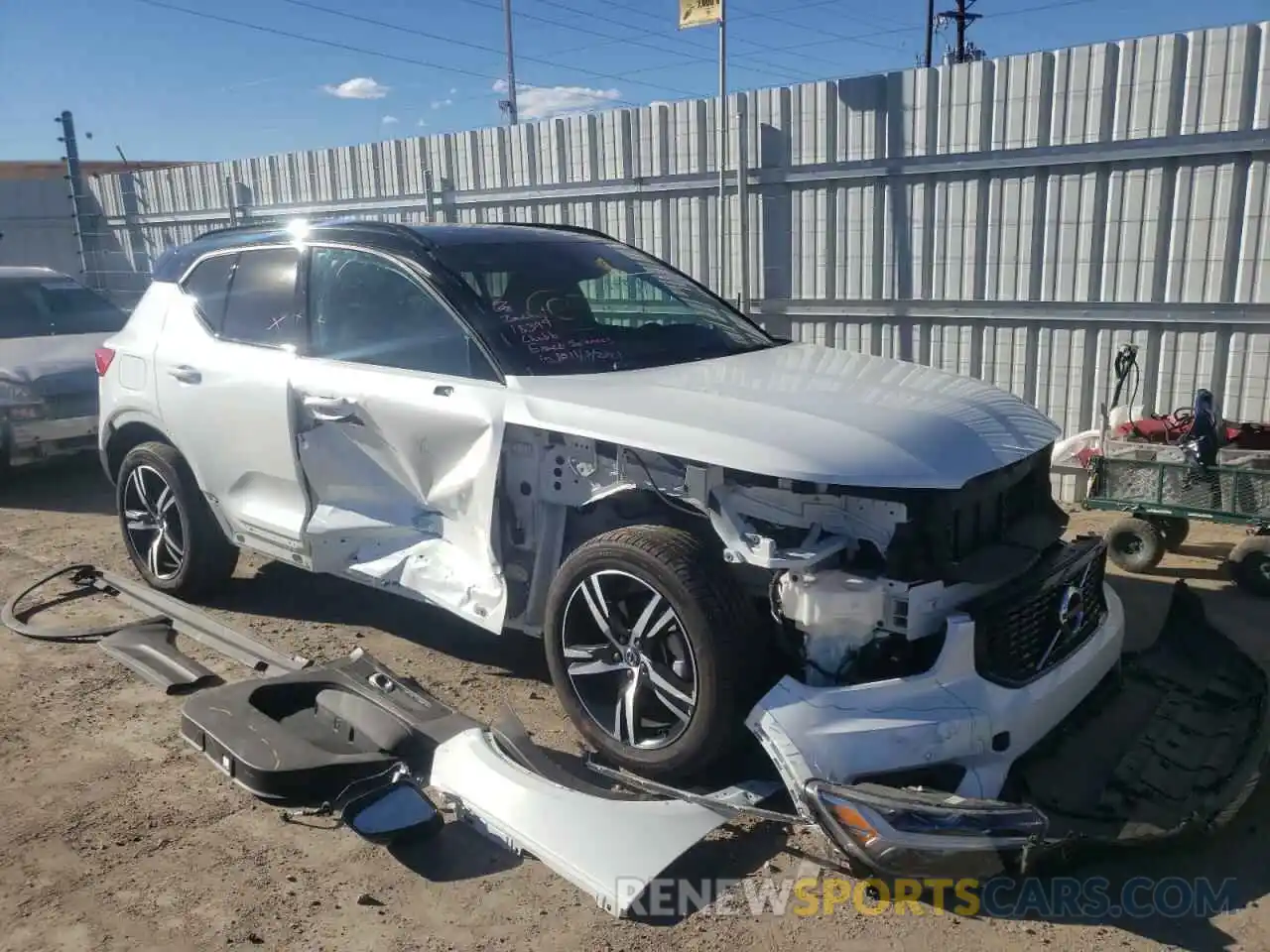 1 Photograph of a damaged car YV4162UM3L2337327 VOLVO XC40 2020