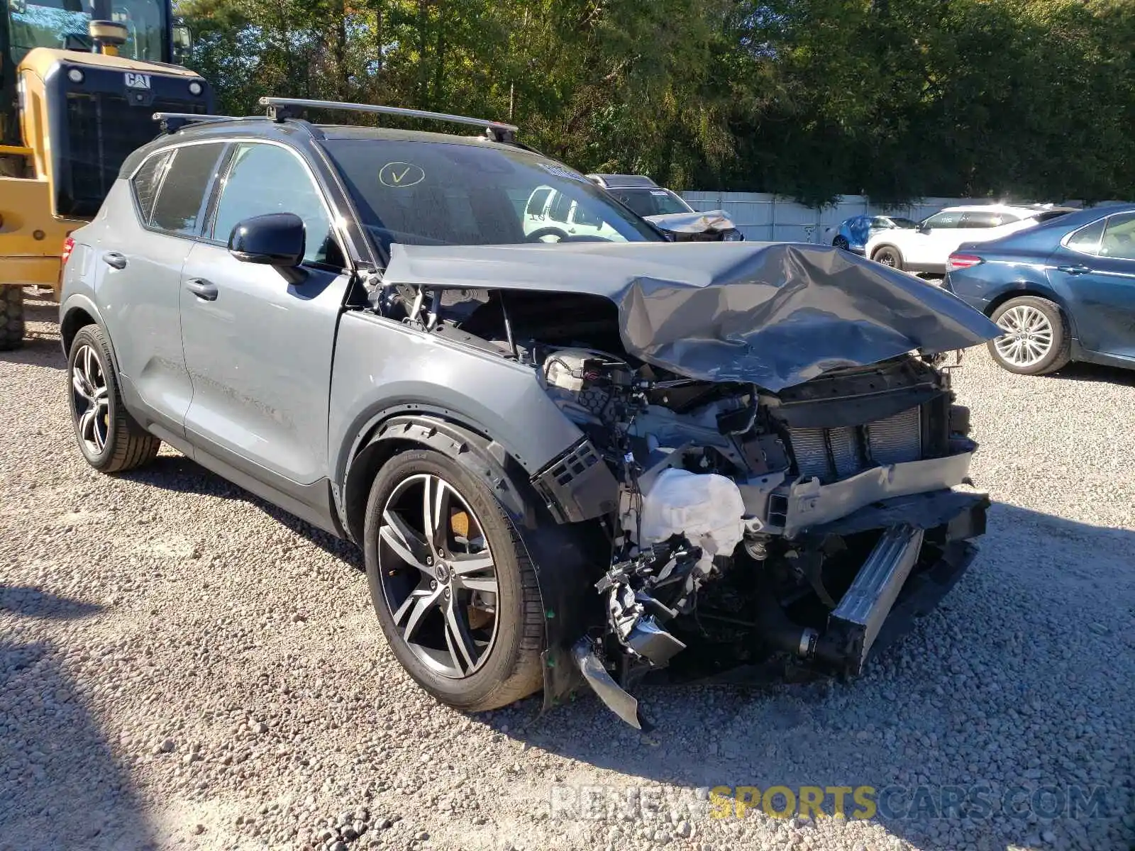 1 Photograph of a damaged car YV4162UM3L2337831 VOLVO XC40 2020