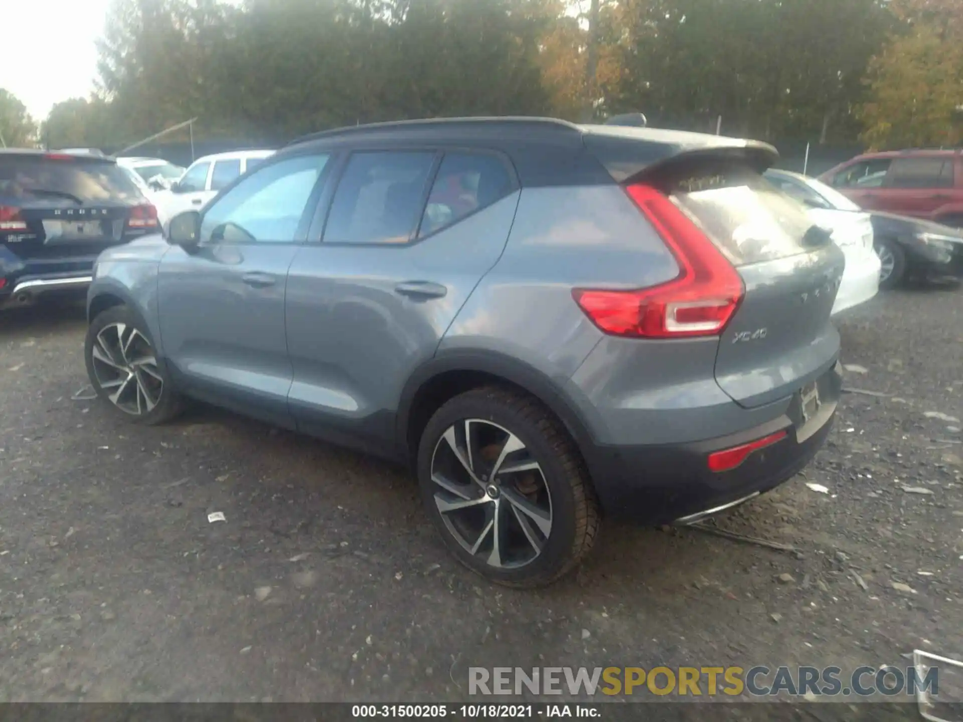 3 Photograph of a damaged car YV4162UM4L2174915 VOLVO XC40 2020