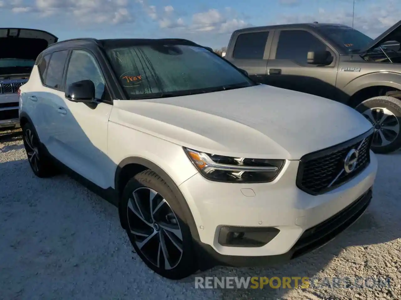 1 Photograph of a damaged car YV4162UM4L2199295 VOLVO XC40 2020