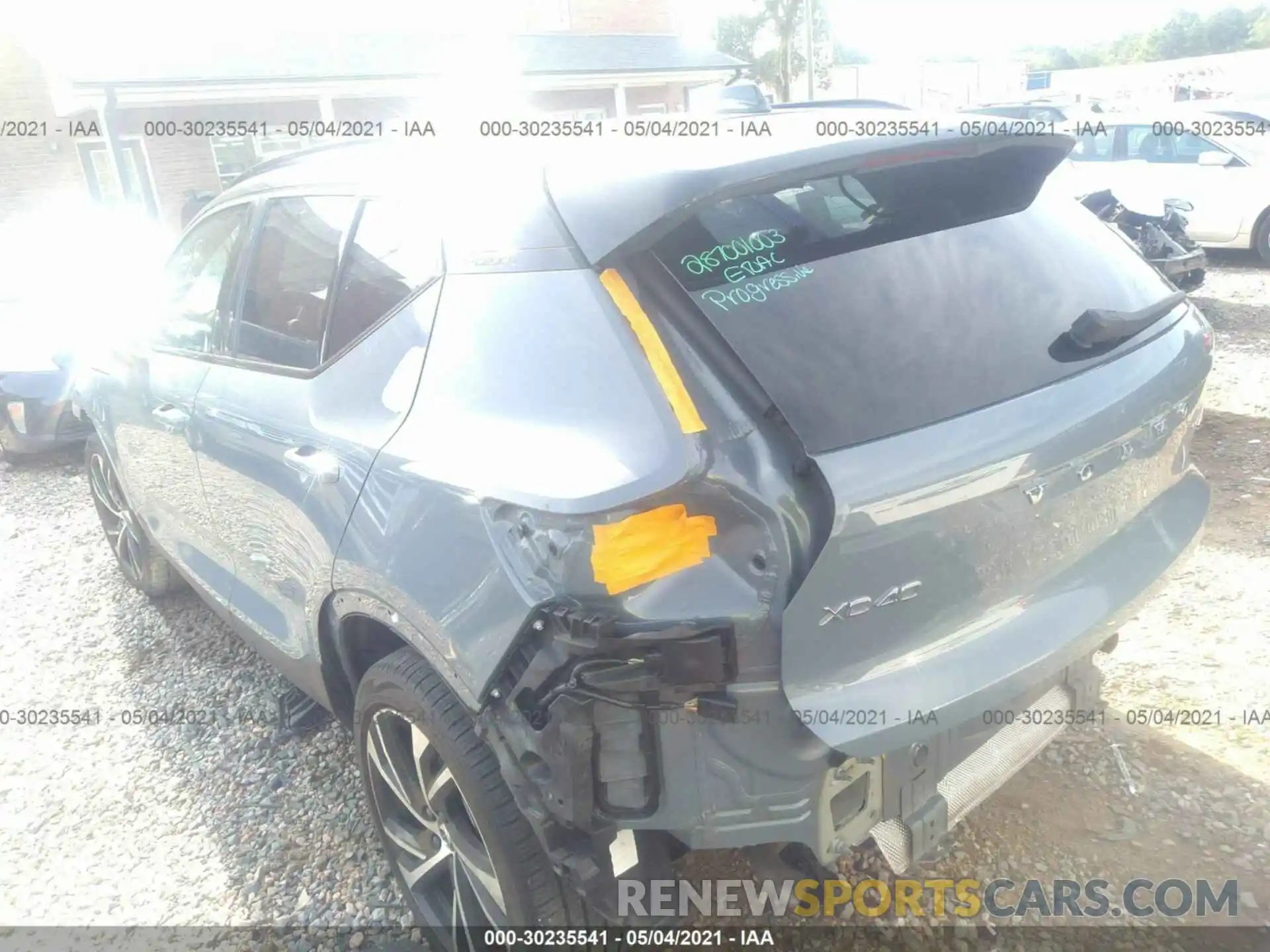 3 Photograph of a damaged car YV4162UM4L2207301 VOLVO XC40 2020