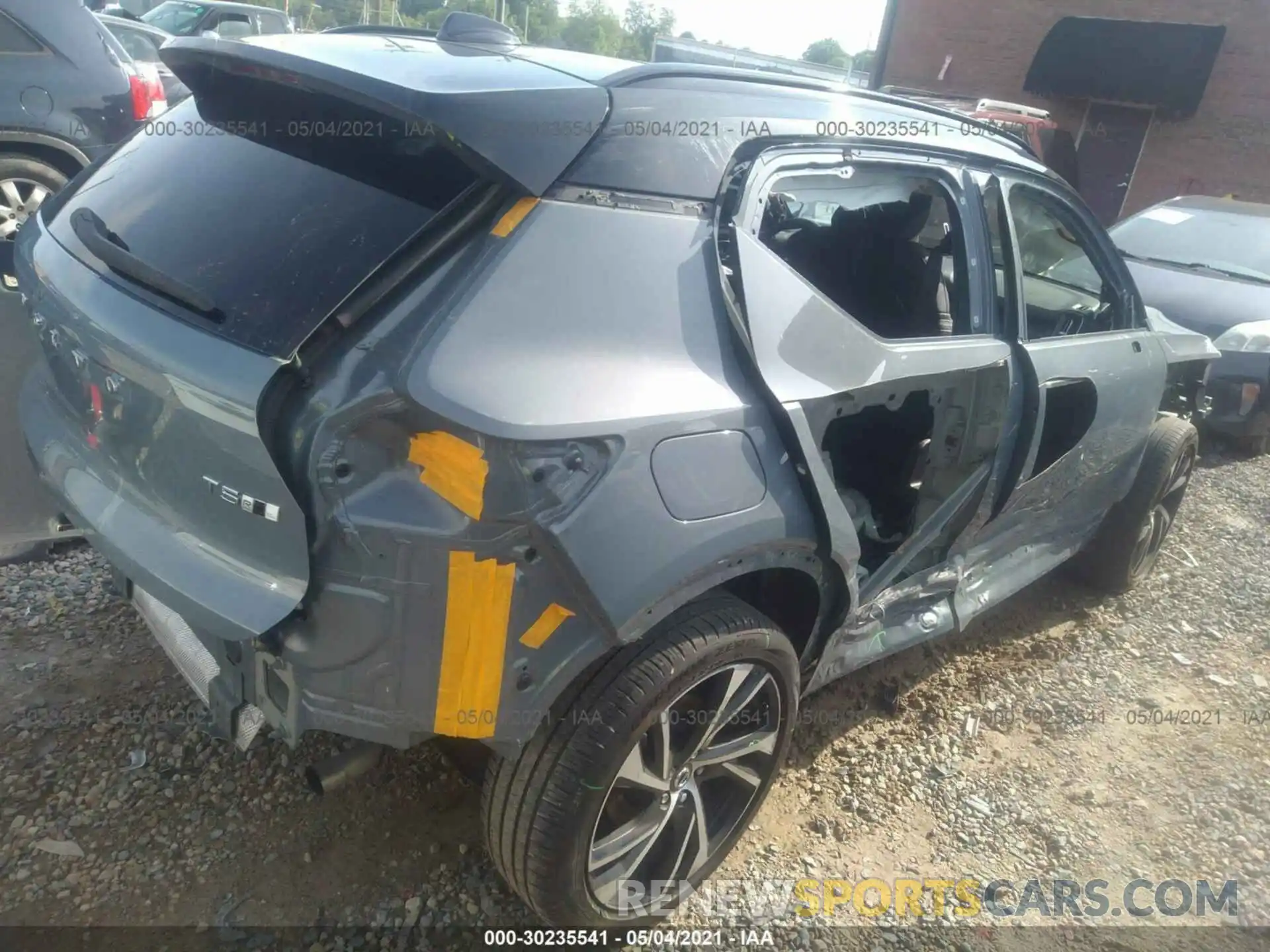 4 Photograph of a damaged car YV4162UM4L2207301 VOLVO XC40 2020