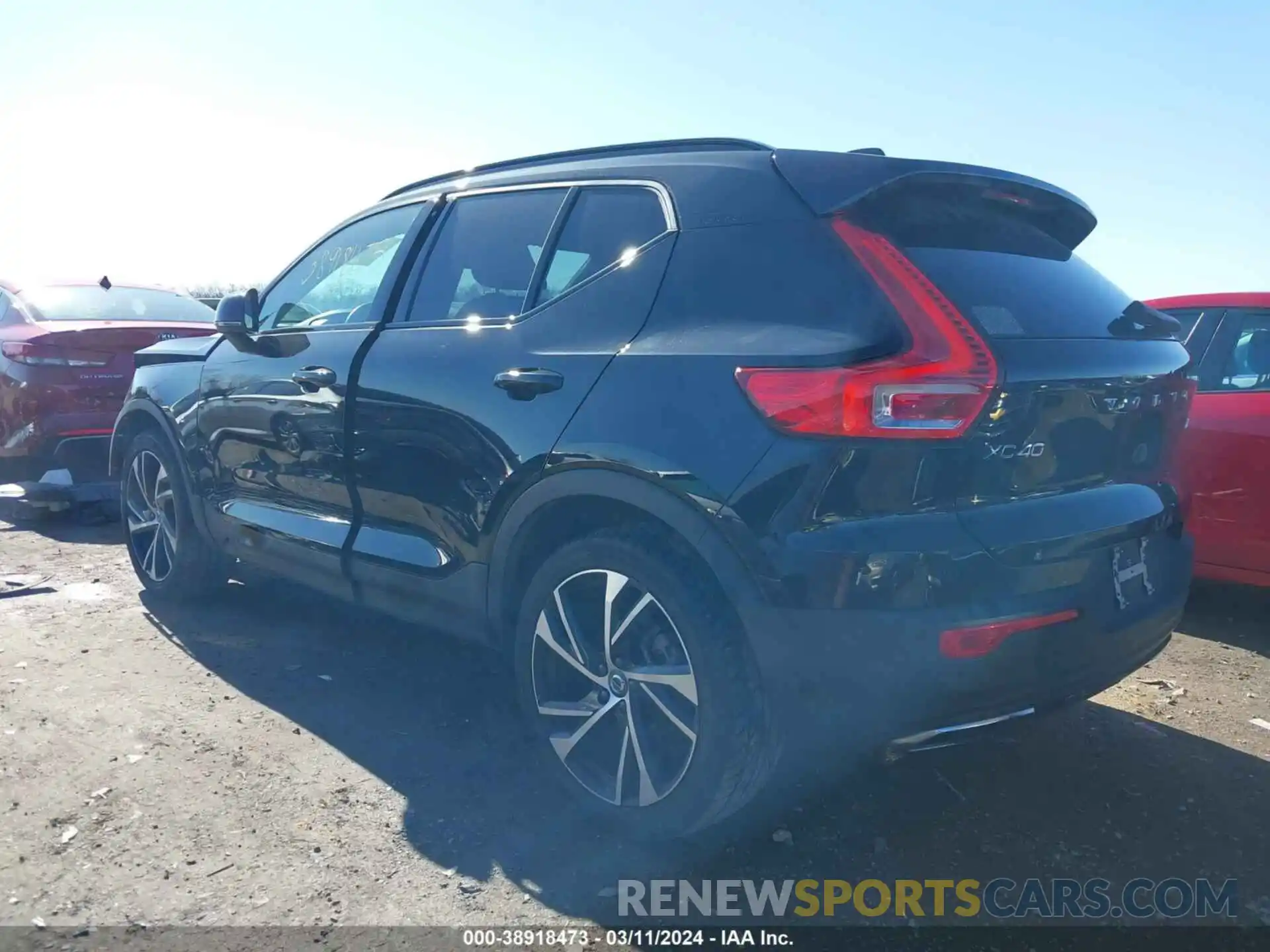 3 Photograph of a damaged car YV4162UM4L2234353 VOLVO XC40 2020