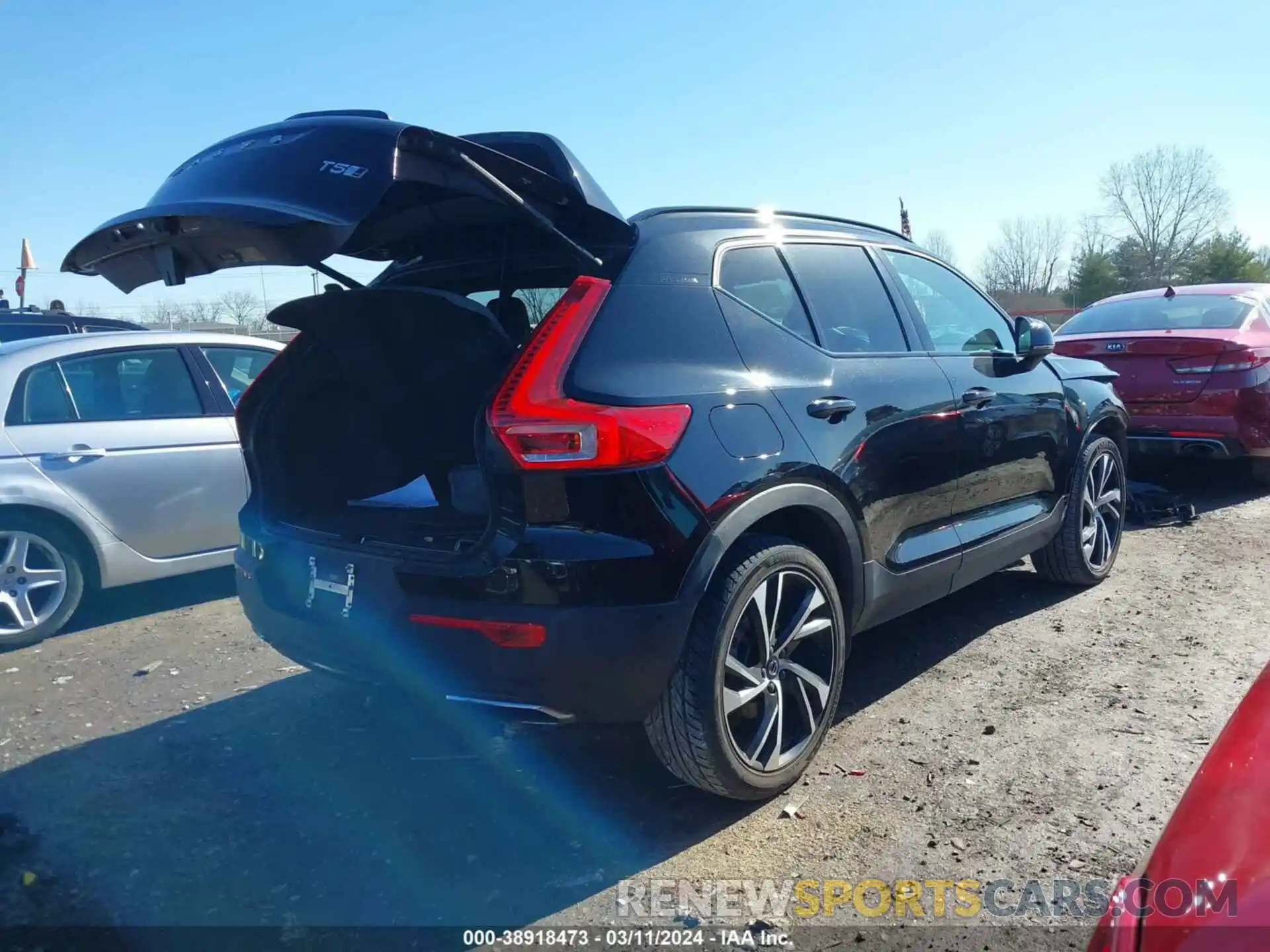 4 Photograph of a damaged car YV4162UM4L2234353 VOLVO XC40 2020