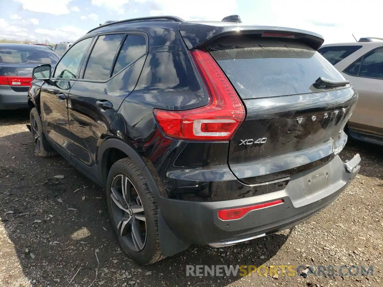 3 Photograph of a damaged car YV4162UM4L2234871 VOLVO XC40 2020