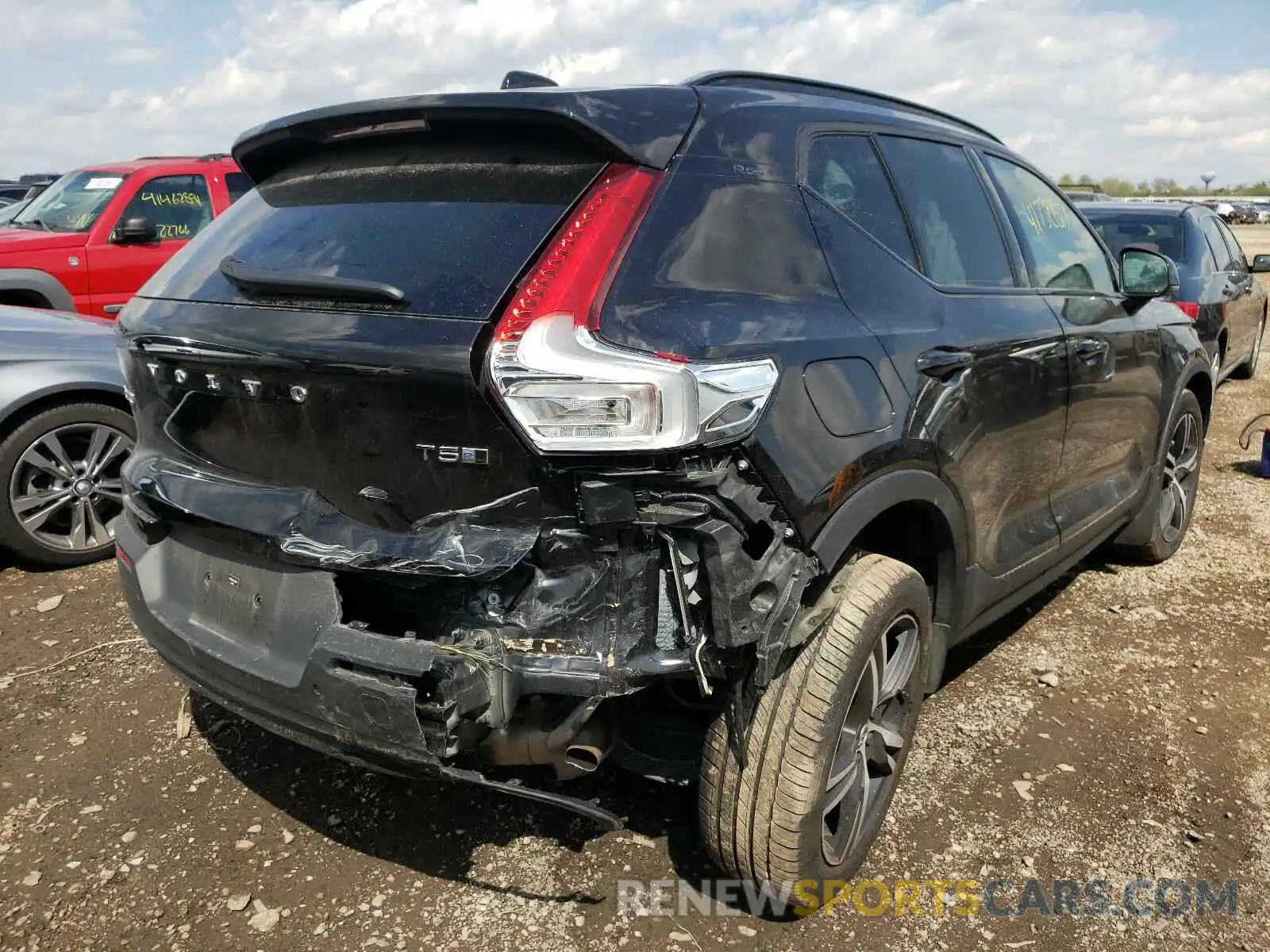 4 Photograph of a damaged car YV4162UM4L2234871 VOLVO XC40 2020