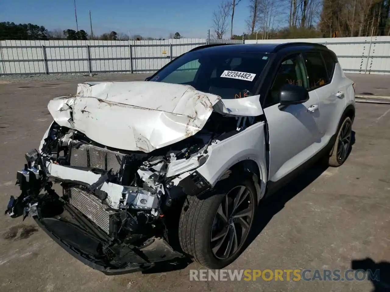 2 Photograph of a damaged car YV4162UM4L2314221 VOLVO XC40 2020