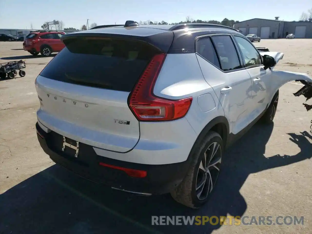 4 Photograph of a damaged car YV4162UM4L2314221 VOLVO XC40 2020