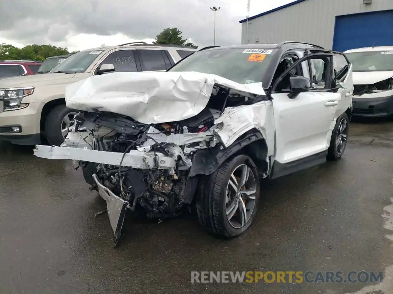 2 Photograph of a damaged car YV4162UM5L2289717 VOLVO XC40 2020