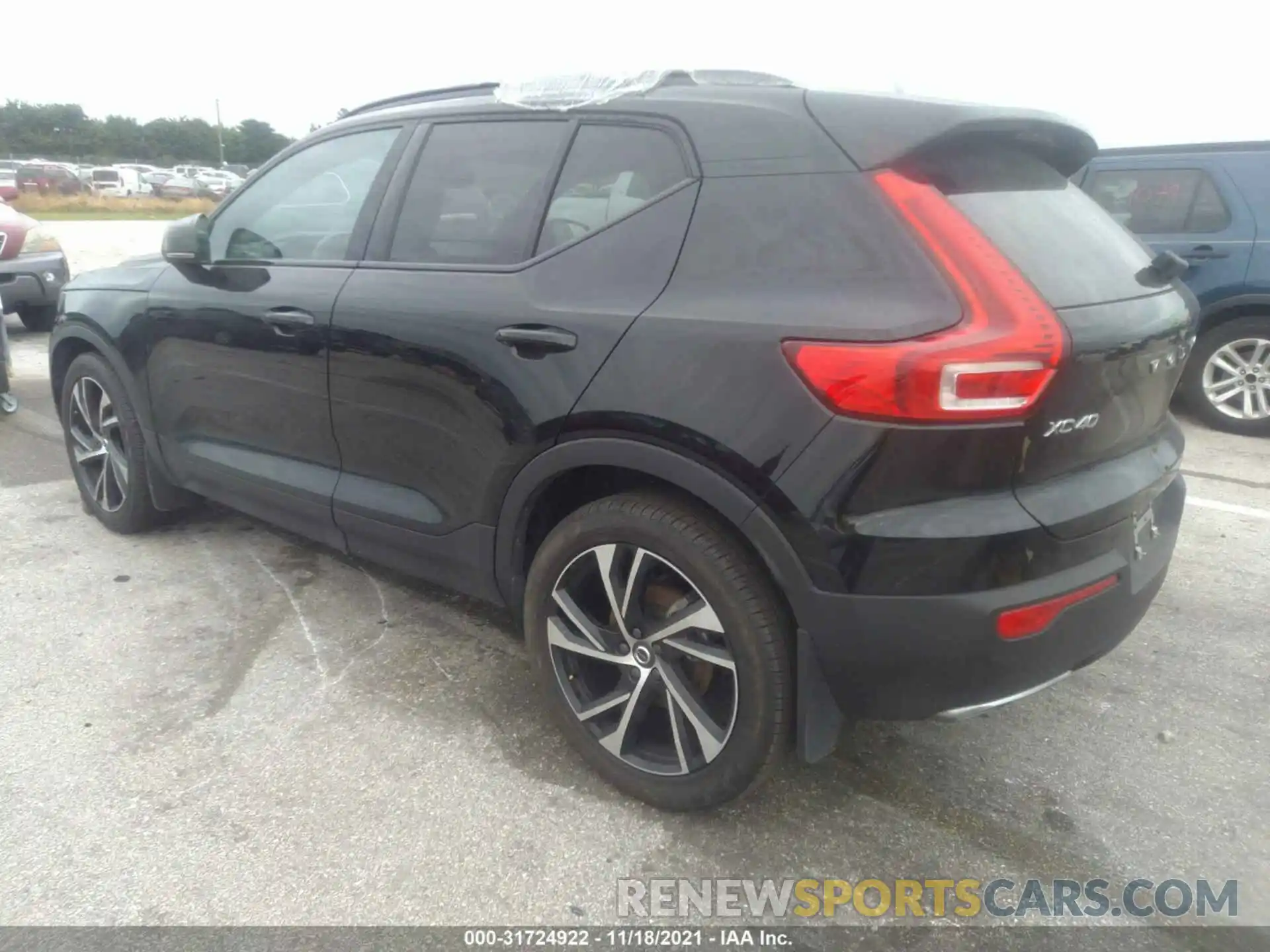 3 Photograph of a damaged car YV4162UM5L2323249 VOLVO XC40 2020