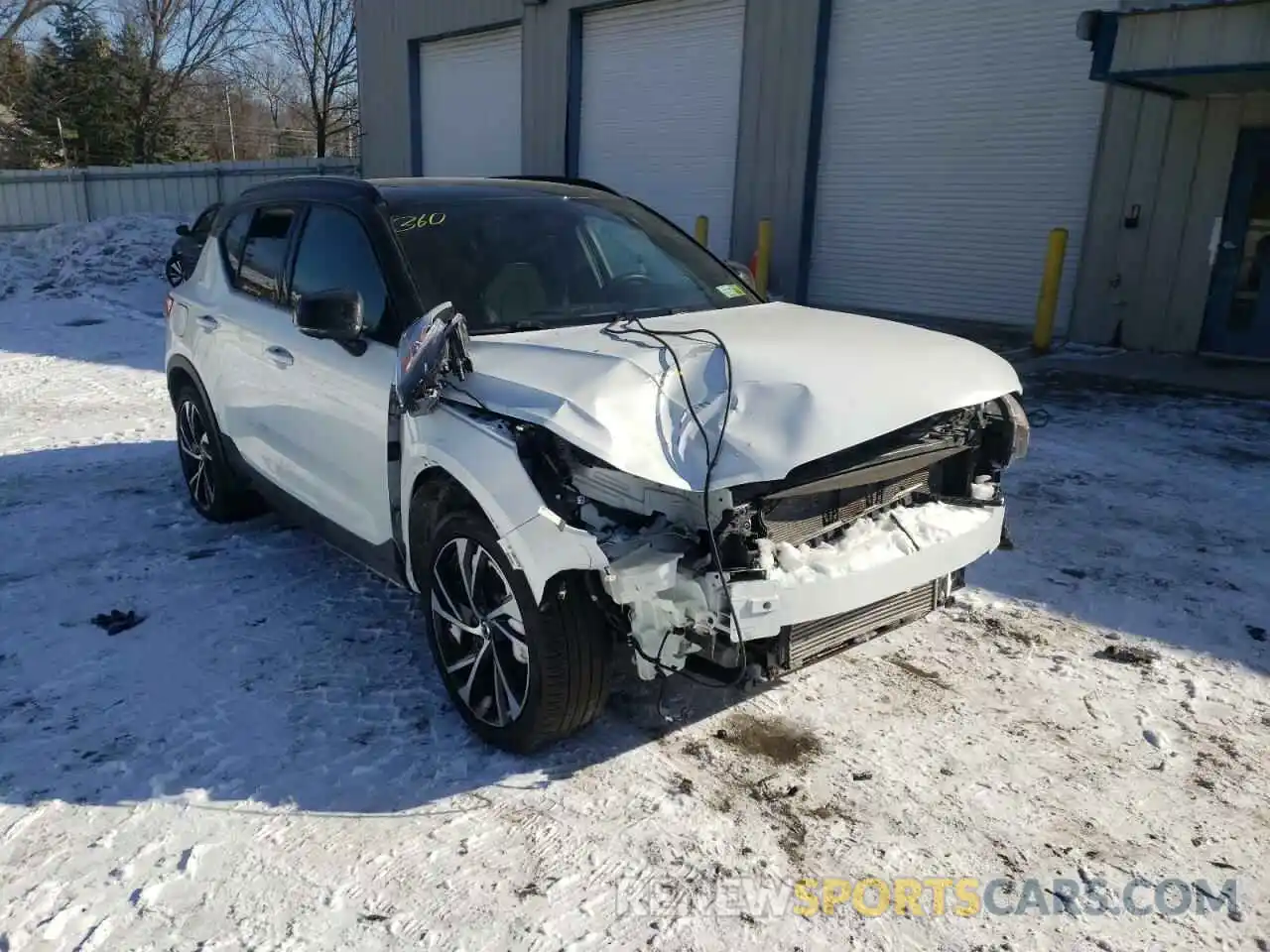 1 Photograph of a damaged car YV4162UM6L2229896 VOLVO XC40 2020