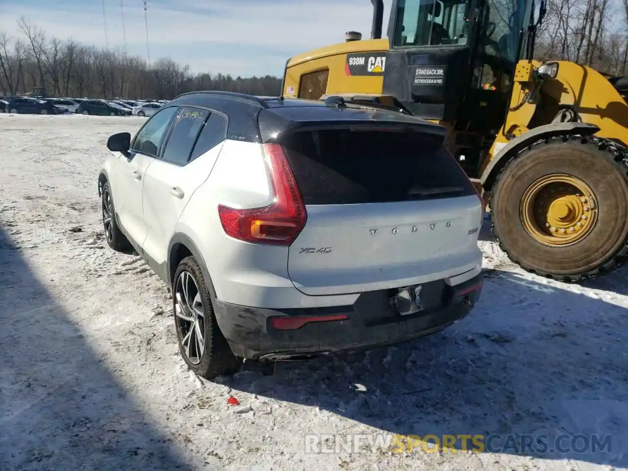 3 Photograph of a damaged car YV4162UM6L2229896 VOLVO XC40 2020