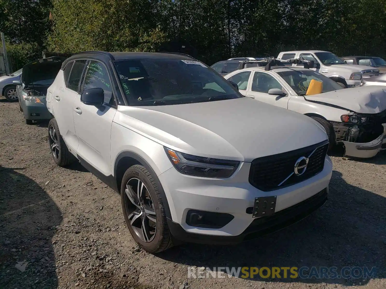 1 Photograph of a damaged car YV4162UM6L2288737 VOLVO XC40 2020