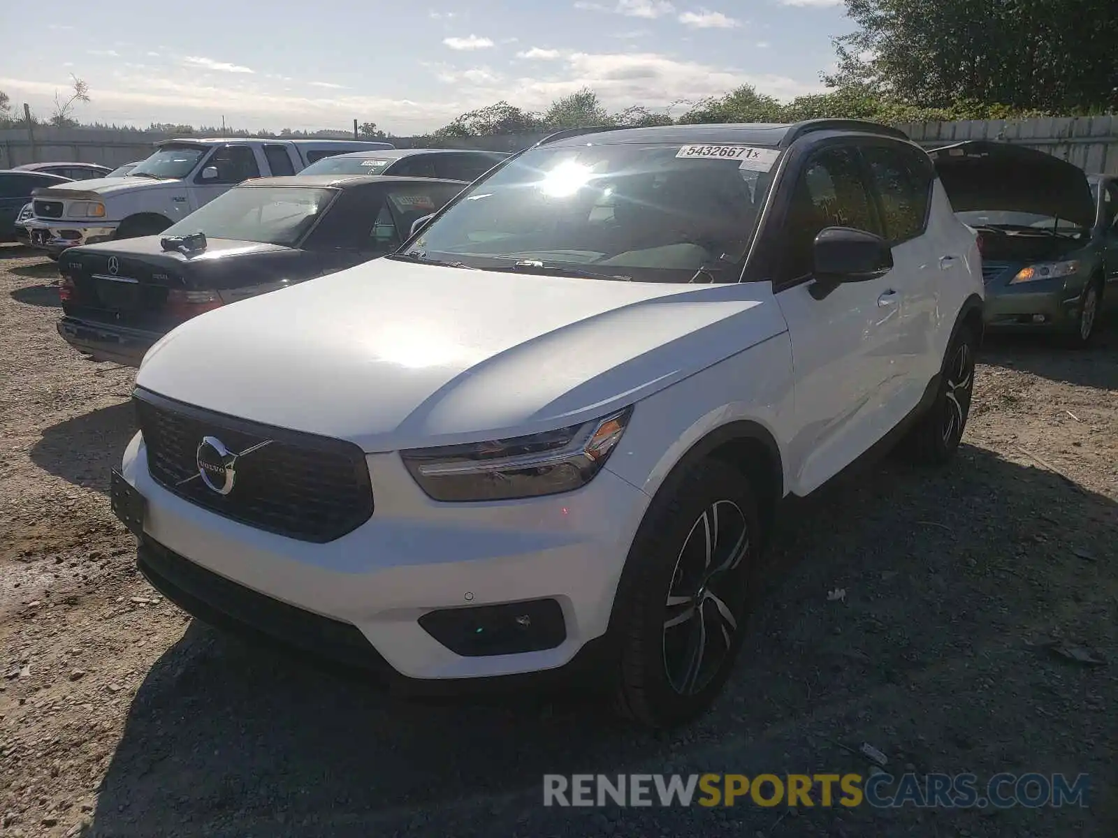 2 Photograph of a damaged car YV4162UM6L2288737 VOLVO XC40 2020