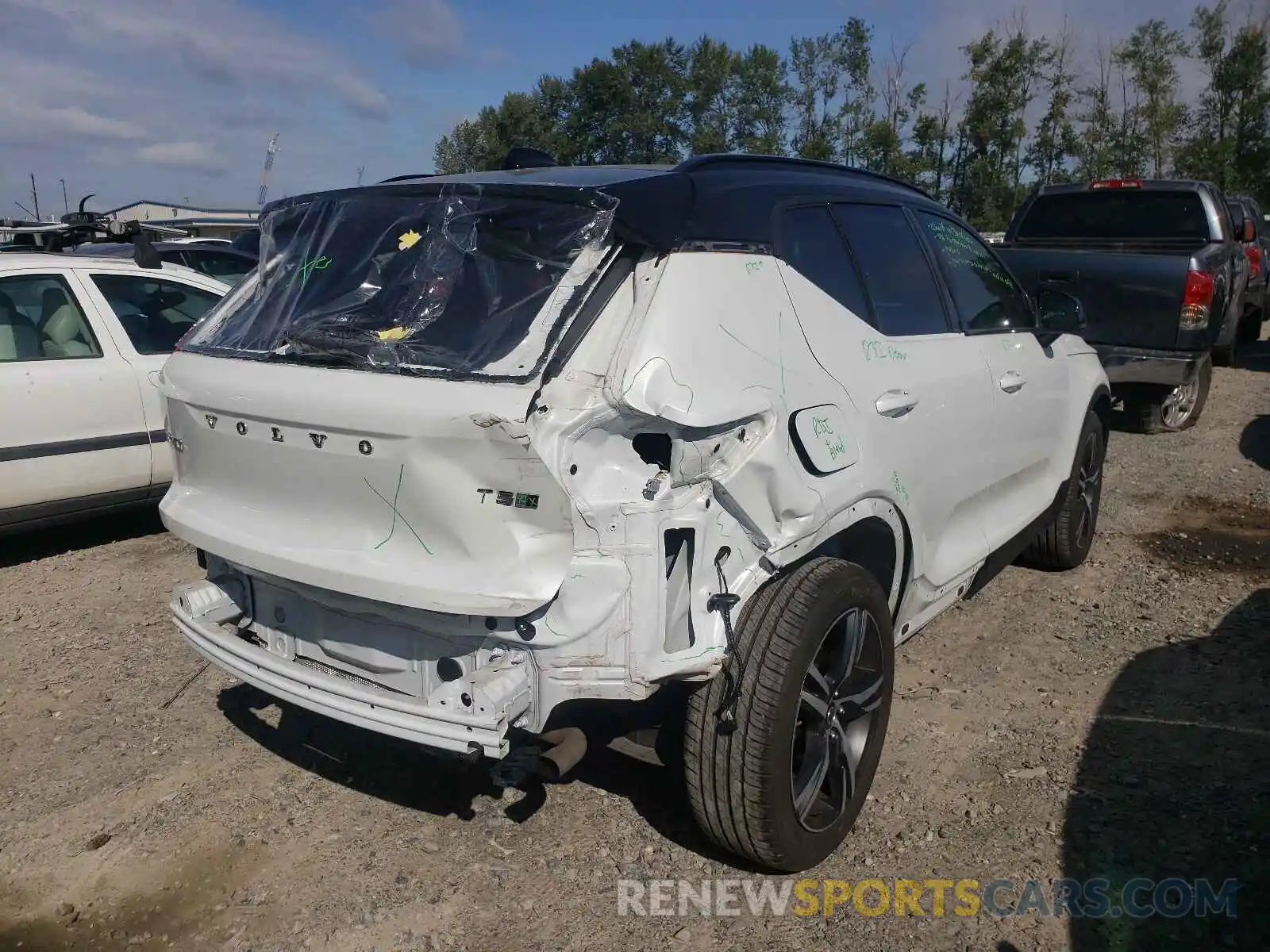 4 Photograph of a damaged car YV4162UM6L2288737 VOLVO XC40 2020